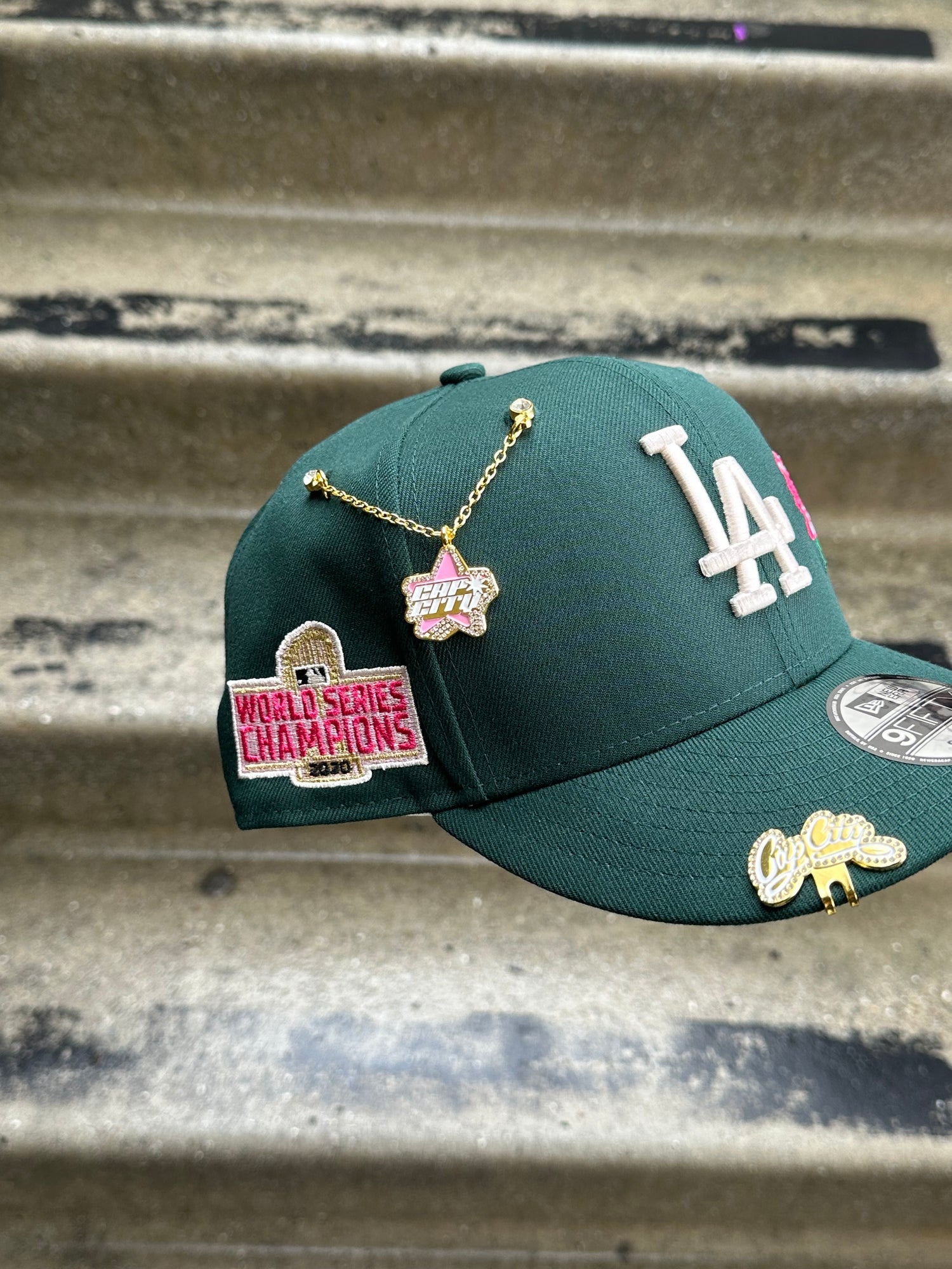 NEW ERA EXCLUSIVE 9FIFTY FOREST GREEN LOS ANGELES DODGERS SNAPBACK W/ ROSE W/ 2020 WORLD SERIES CHAMPIONS SIDE PATCH