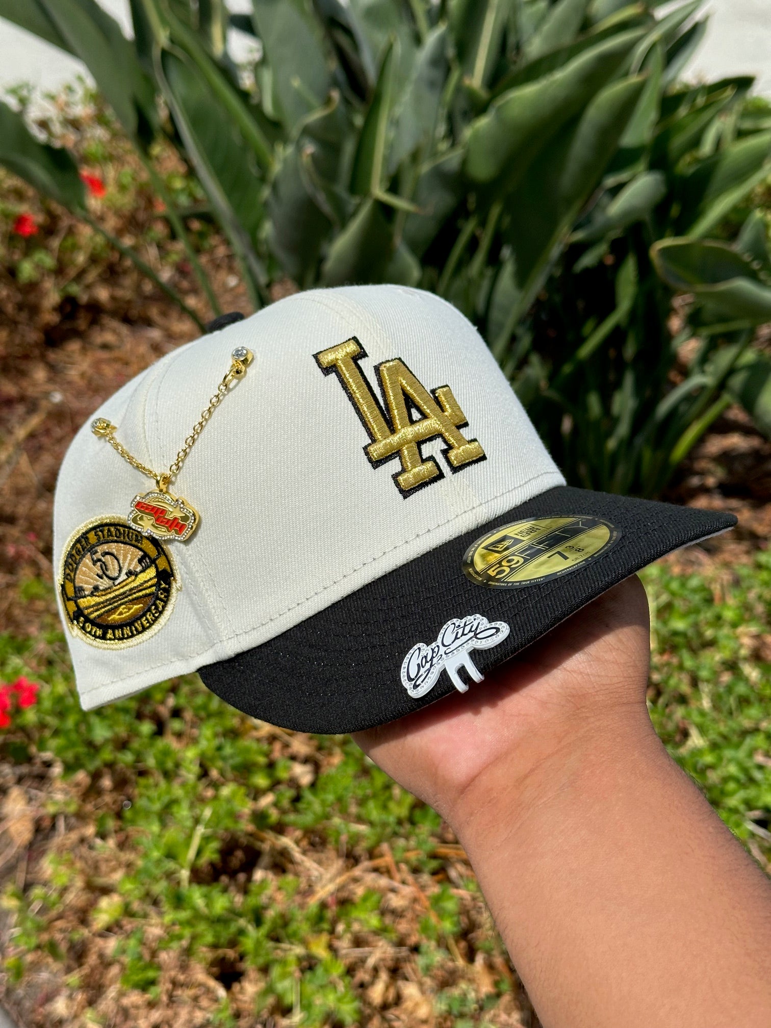 NEW ERA EXCLUSIVE 59FIFTY CHROME WHITE/BLACK LOS ANGELES DODGERS W/ 50TH ANNIVERSARY SIDE PATCH