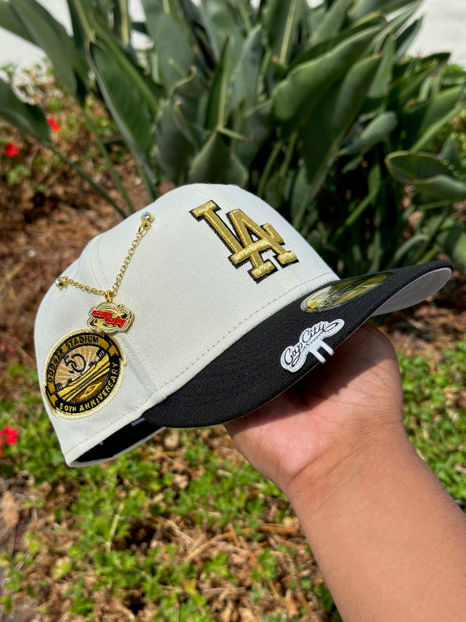 NEW ERA EXCLUSIVE 59FIFTY CHROME WHITE/BLACK LOS ANGELES DODGERS W/ 50TH ANNIVERSARY SIDE PATCH