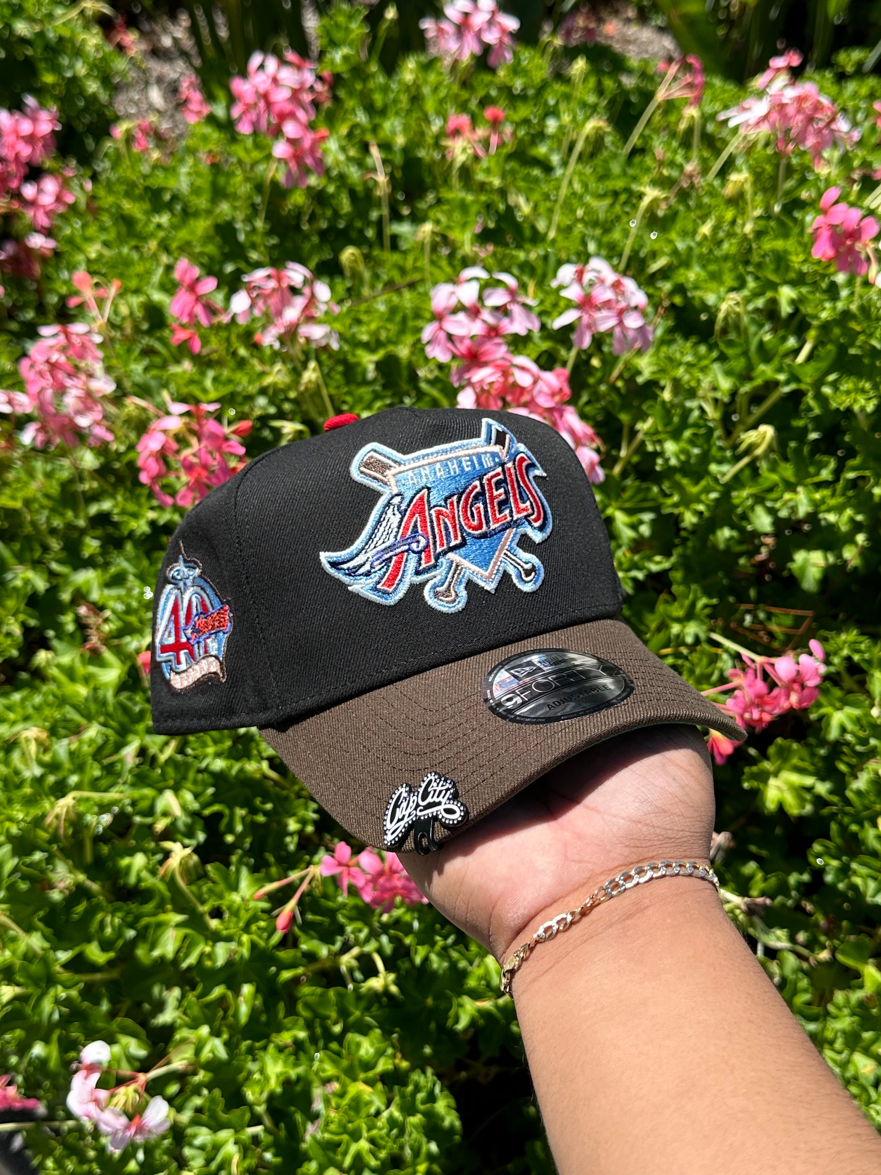 NEW ERA EXCLUSIVE 9FORTY A-FRAME BLACK/MOCHA ANAHEIM ANGELS W/ 40TH ANNIVERSARY SIDE PATCH
