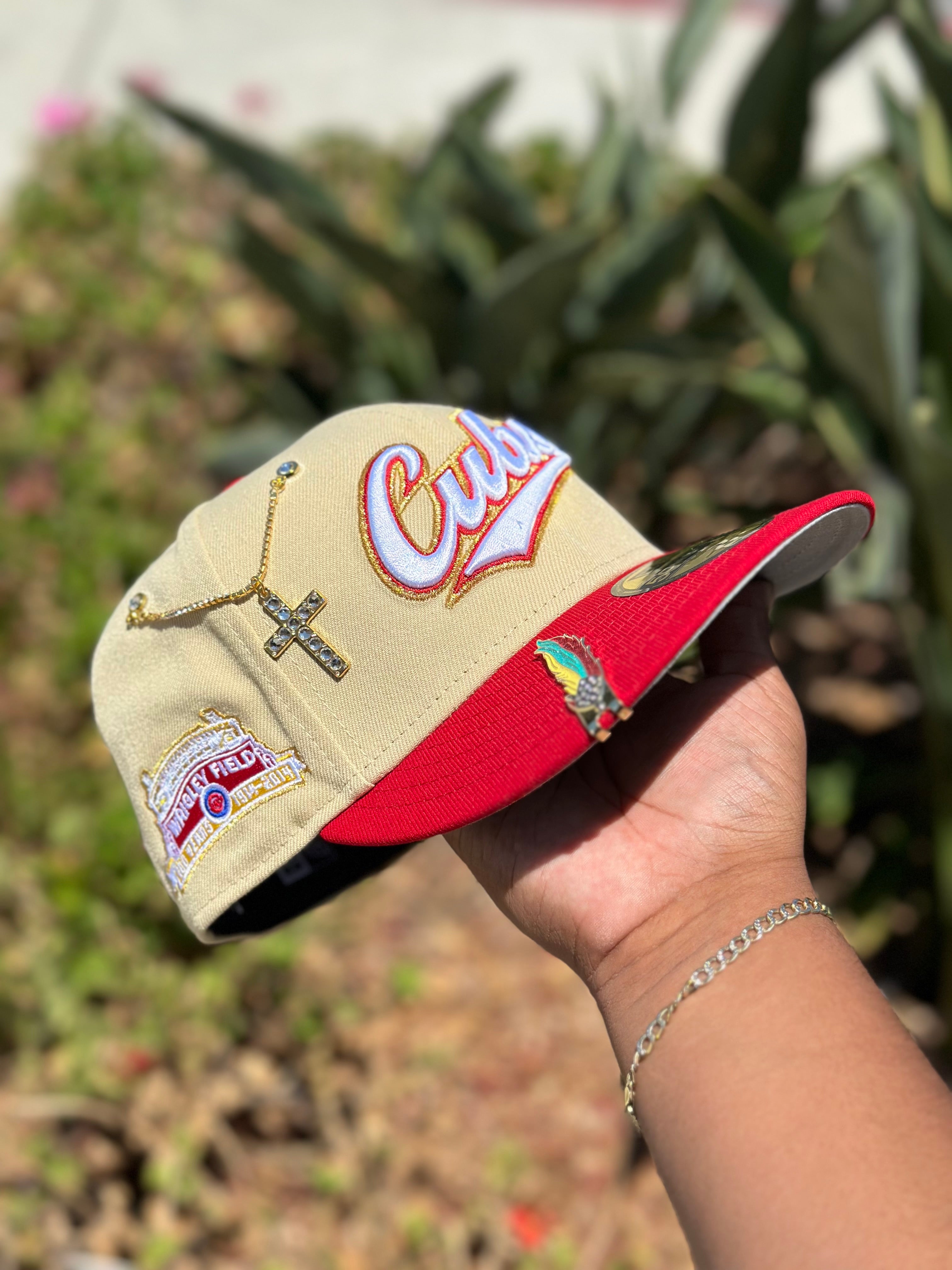NEW ERA EXCLUSIVE 59FIFTY VEGAS GOLD/RED CHICAGO CUBS SCRIPT W/ WRIGLEY FIELD SIDE PATCH