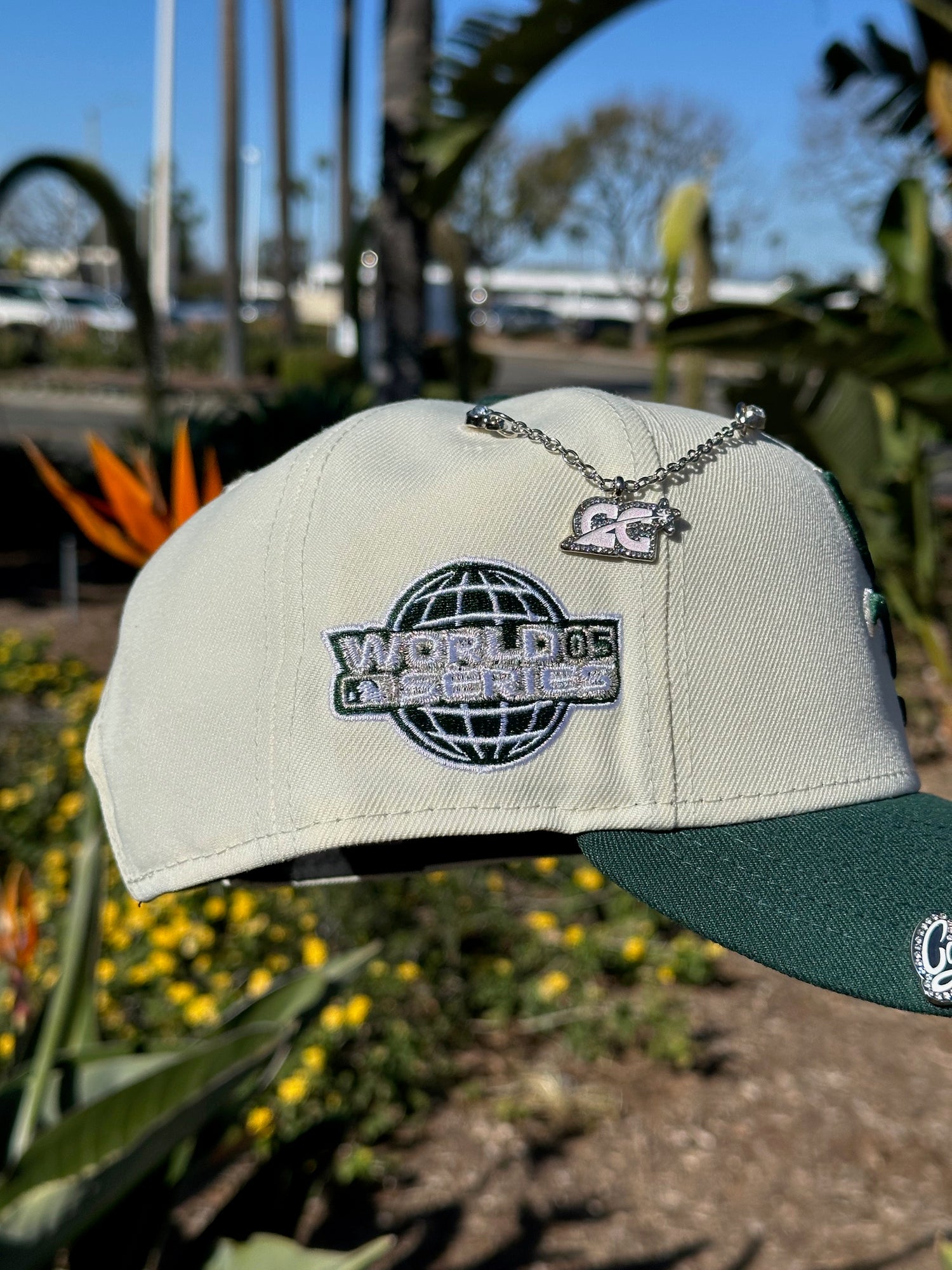NEW ERA EXCLUSIVE 9FIFTY CHROME/FOREST GREEN CHICAGO WHITE SOX SNAPBACK W/ 2005 WORLD SERIES SIDE PATCH