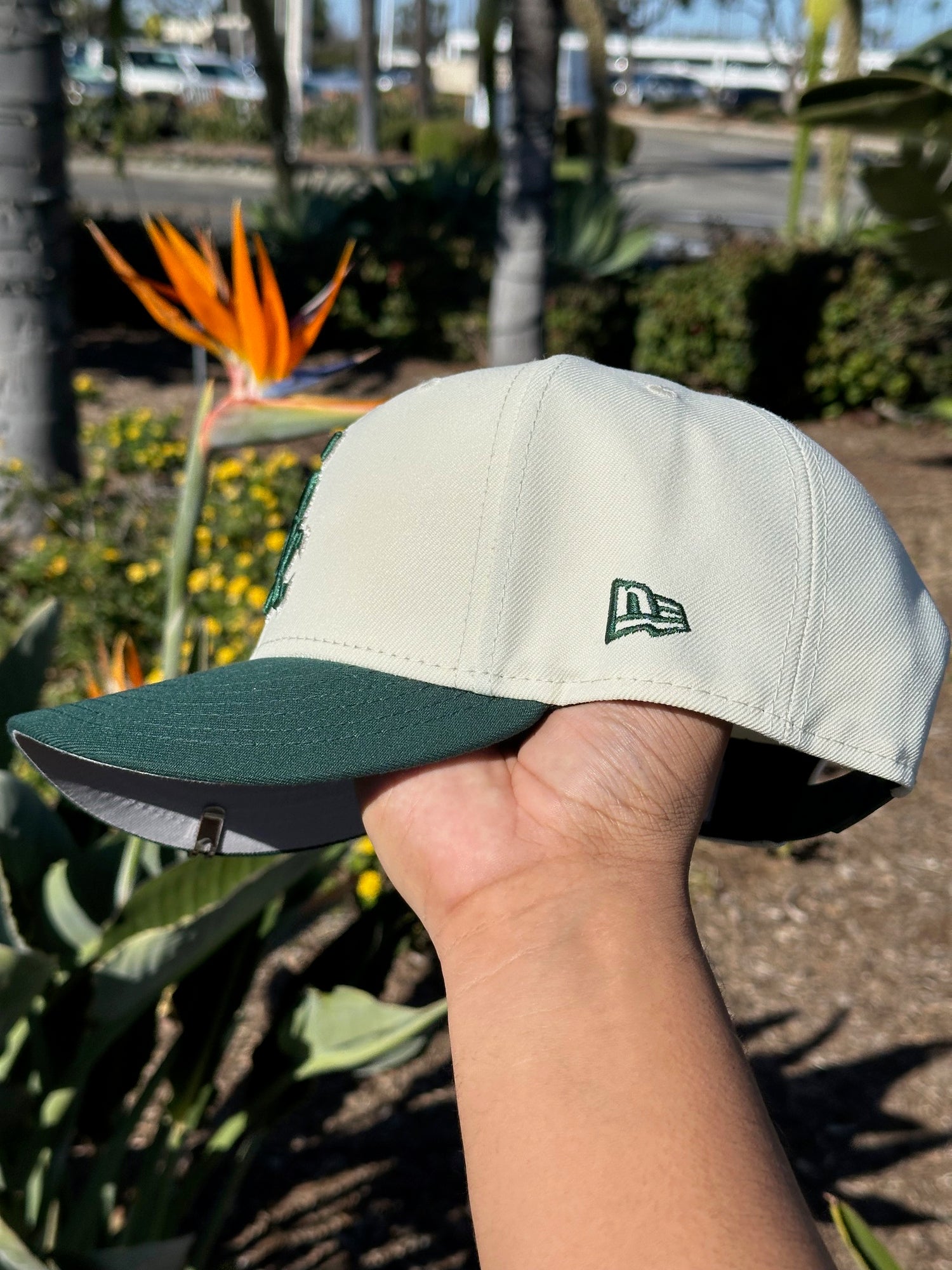 NEW ERA EXCLUSIVE 9FIFTY CHROME/FOREST GREEN CHICAGO WHITE SOX SNAPBACK W/ 2005 WORLD SERIES SIDE PATCH
