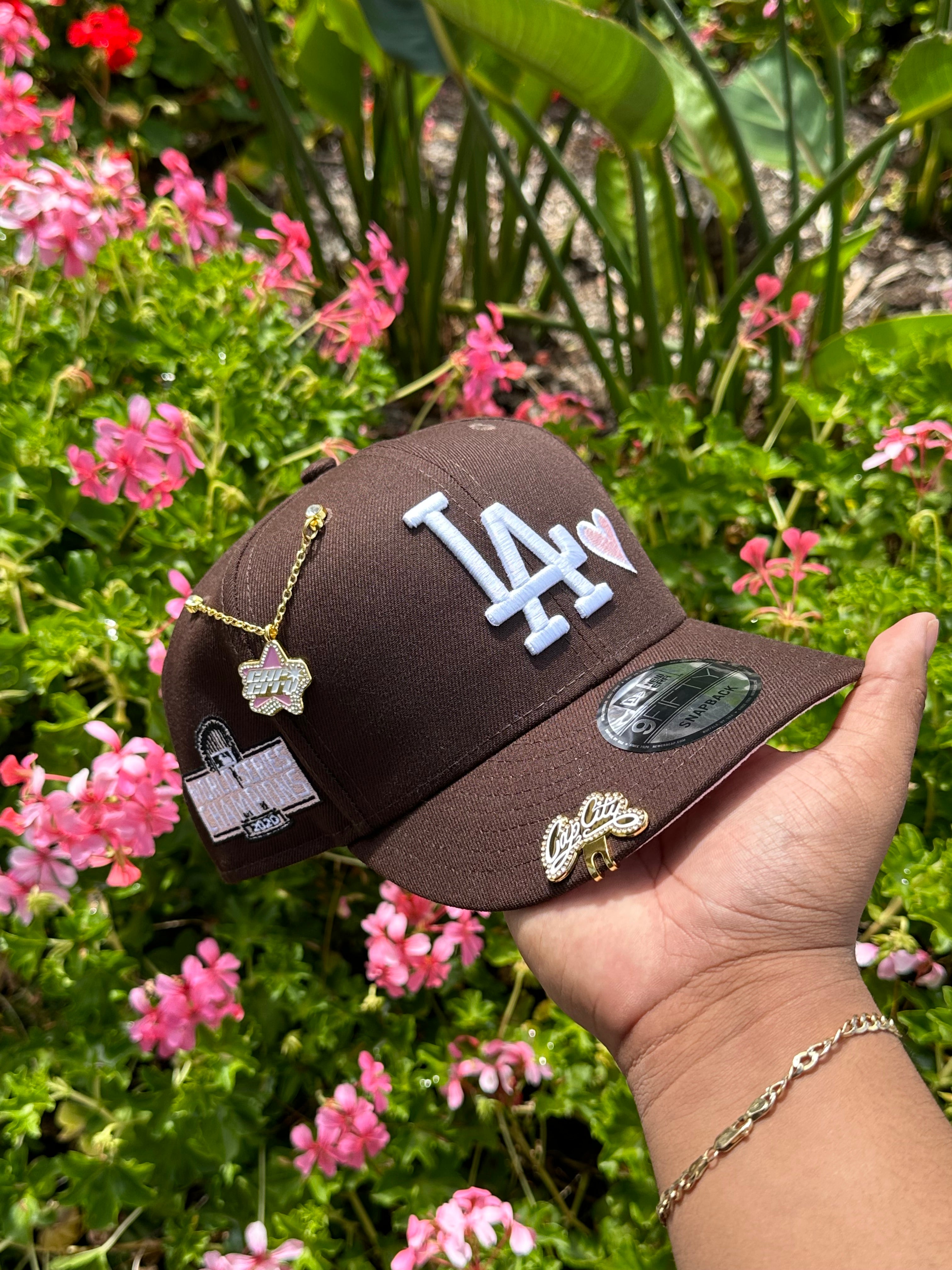NEW ERA EXCLUSIVE 9FIFTY BURNT WOOD LOS ANGELES DODGERS SNAPBACK W/ PINK HEART + 2020 WS CHAMPIONS SIDE PATCH