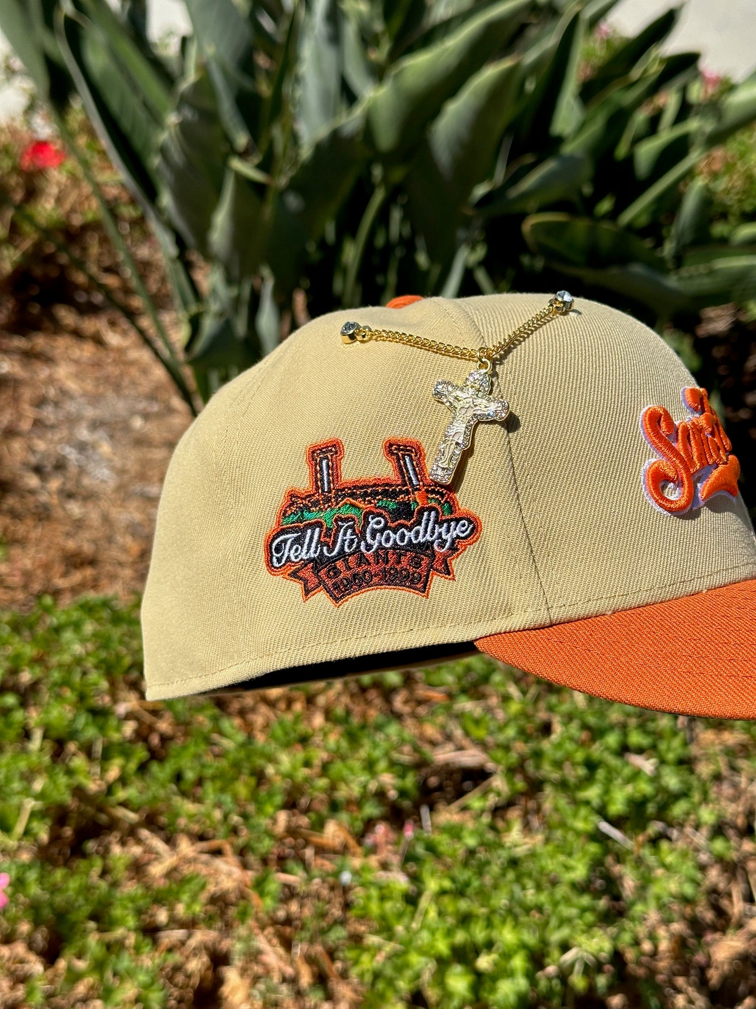 NEW ERA EXCLUSIVE 59FIFTY VEGAS GOLD/ORANGE SAN FRANCISCO GIANTS SCRIPT W/ "TELL IT GOODBYE" SIDE PATCH
