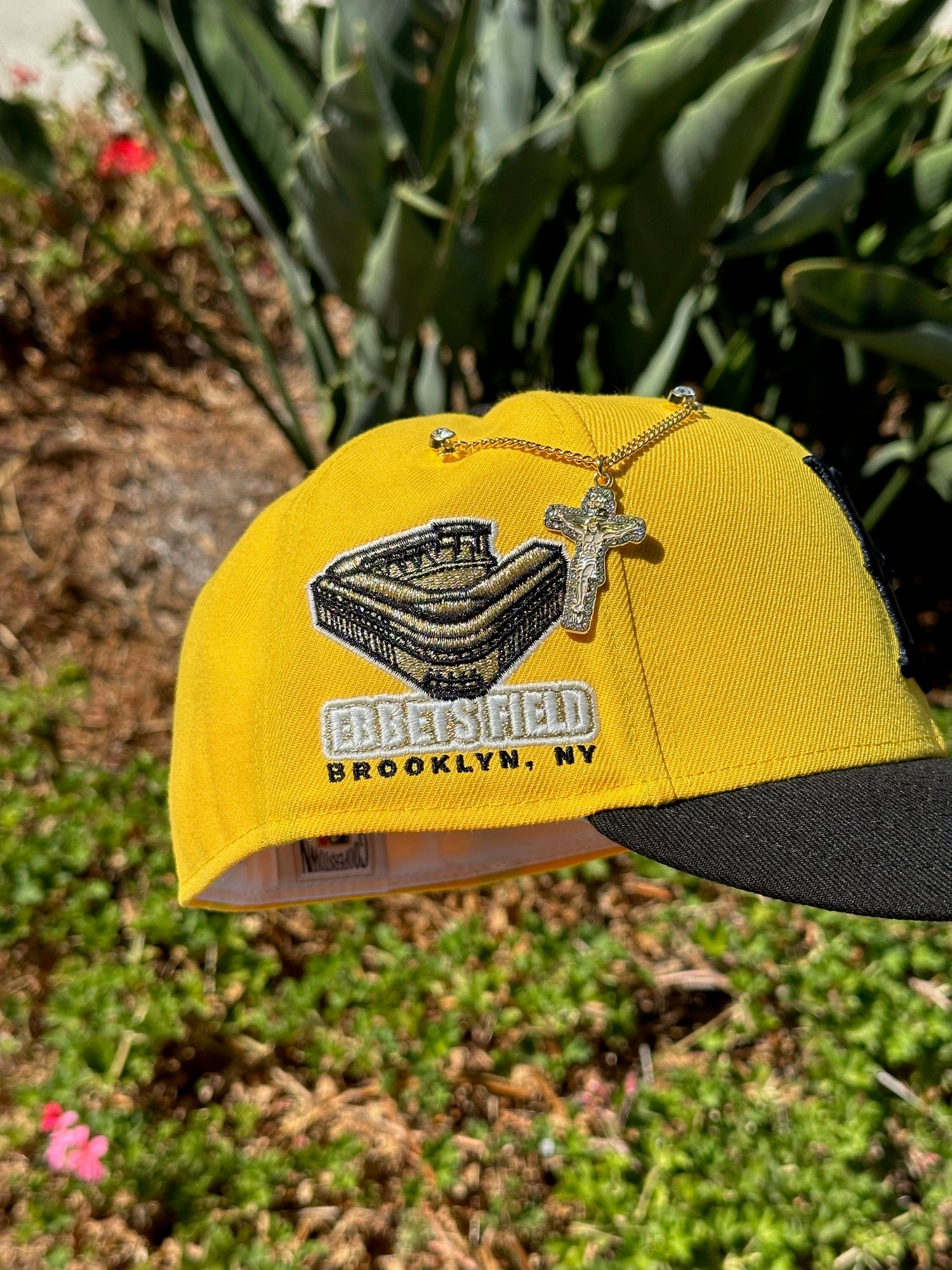 NEW ERA EXCLUSIVE 59FIFTY YELLOW/BLACK BROOKLYN DODGERS W/ EBBETS FIELD SIDE PATCH