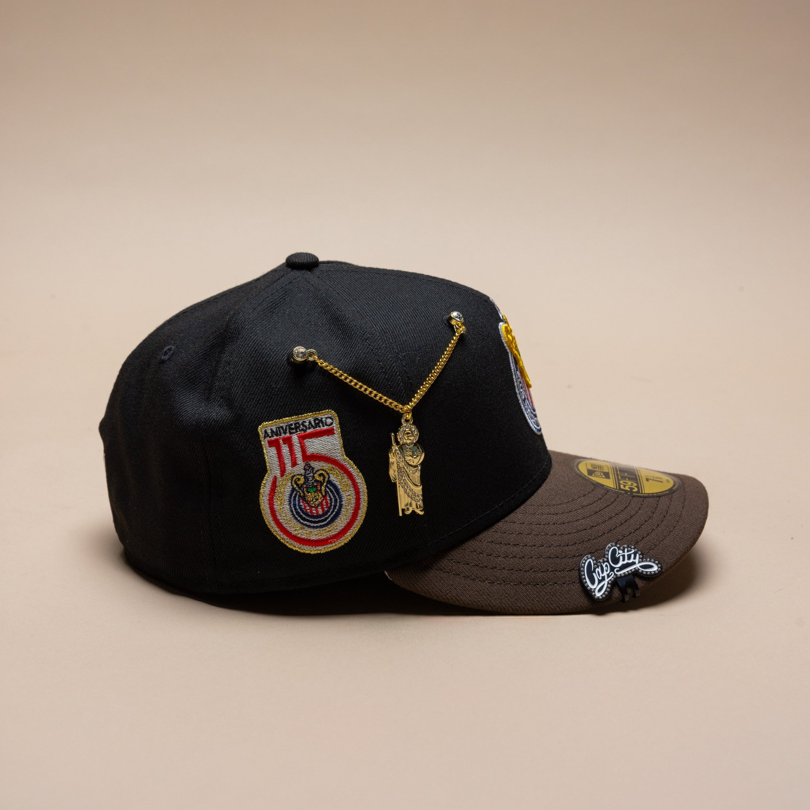 NEW ERA EXCLUSIVE 59FIFTY BLACK/BROWN CHIVAS DE GUADALAJARA W/ 115TH ANIVERSARIO SIDE PATCH\