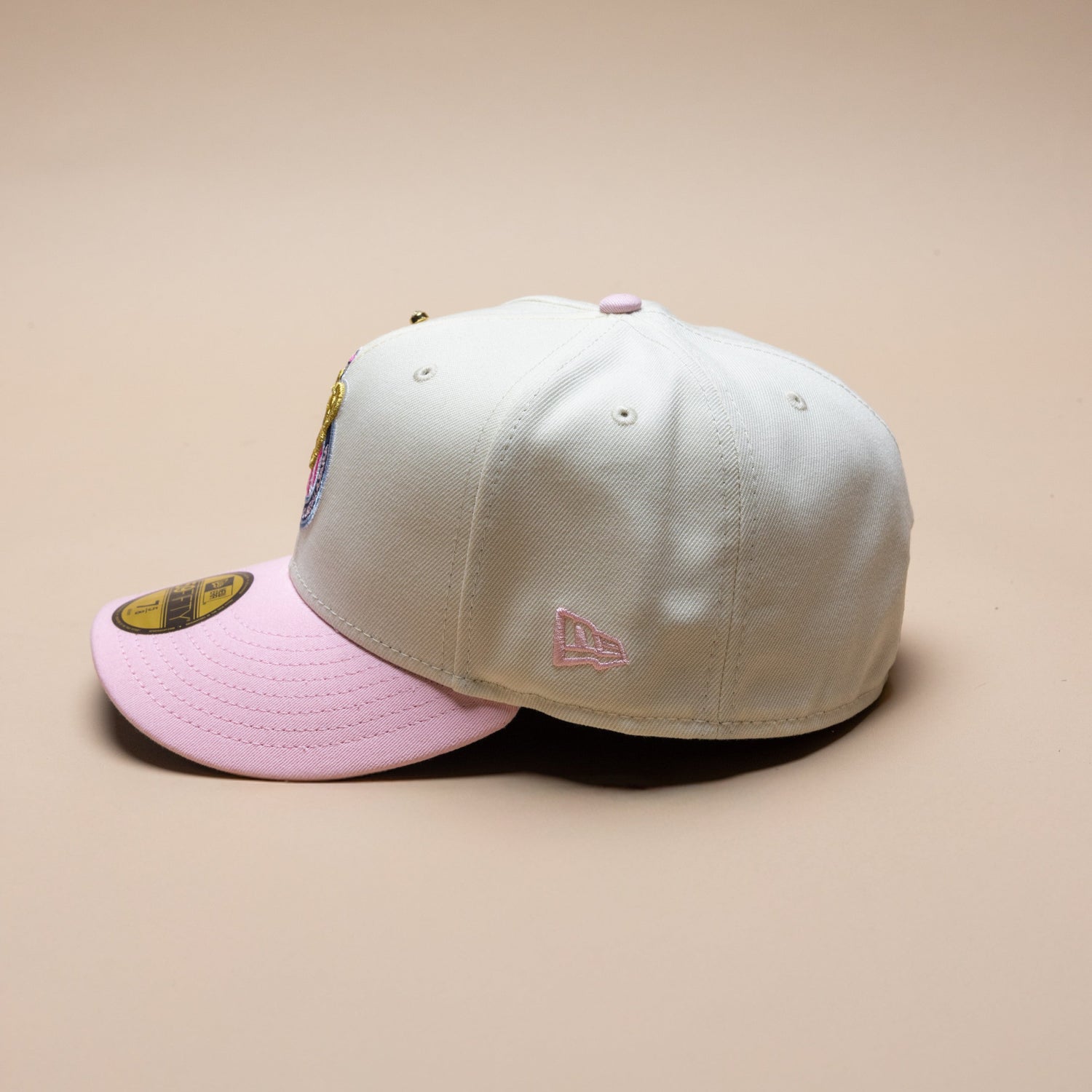 NEW ERA EXCLUSIVE 59FIFTY CHROME WHITE/PINK "CHIVAS DE GUADALAJARA" W/ 115TH ANNIVERSARY SIDE PATCH
