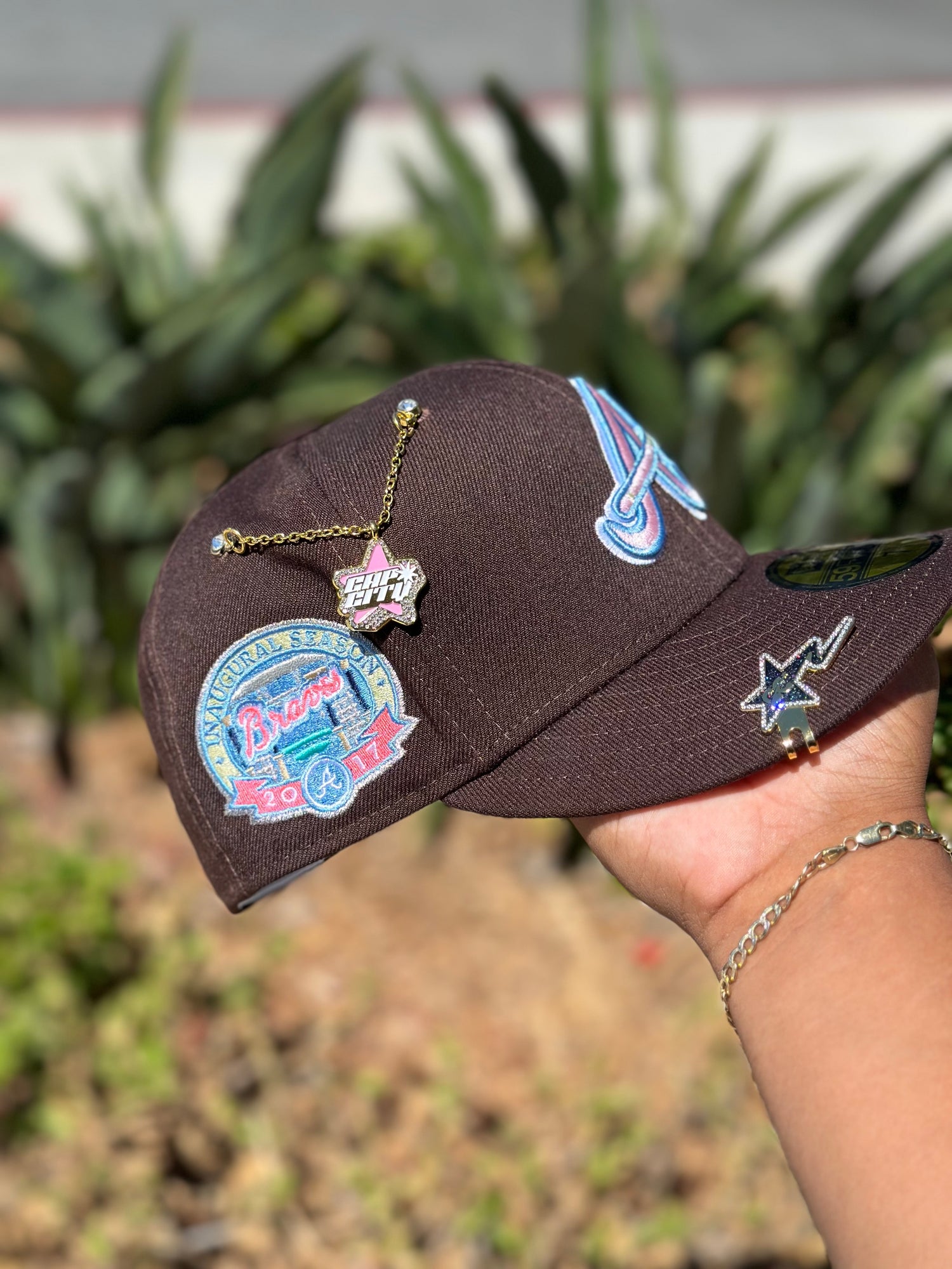 NEW ERA 59FIFTY DARK BROWN ATLANTA BRAVES W/ 2017 INAUGURAL SEASON SIDE PATCH