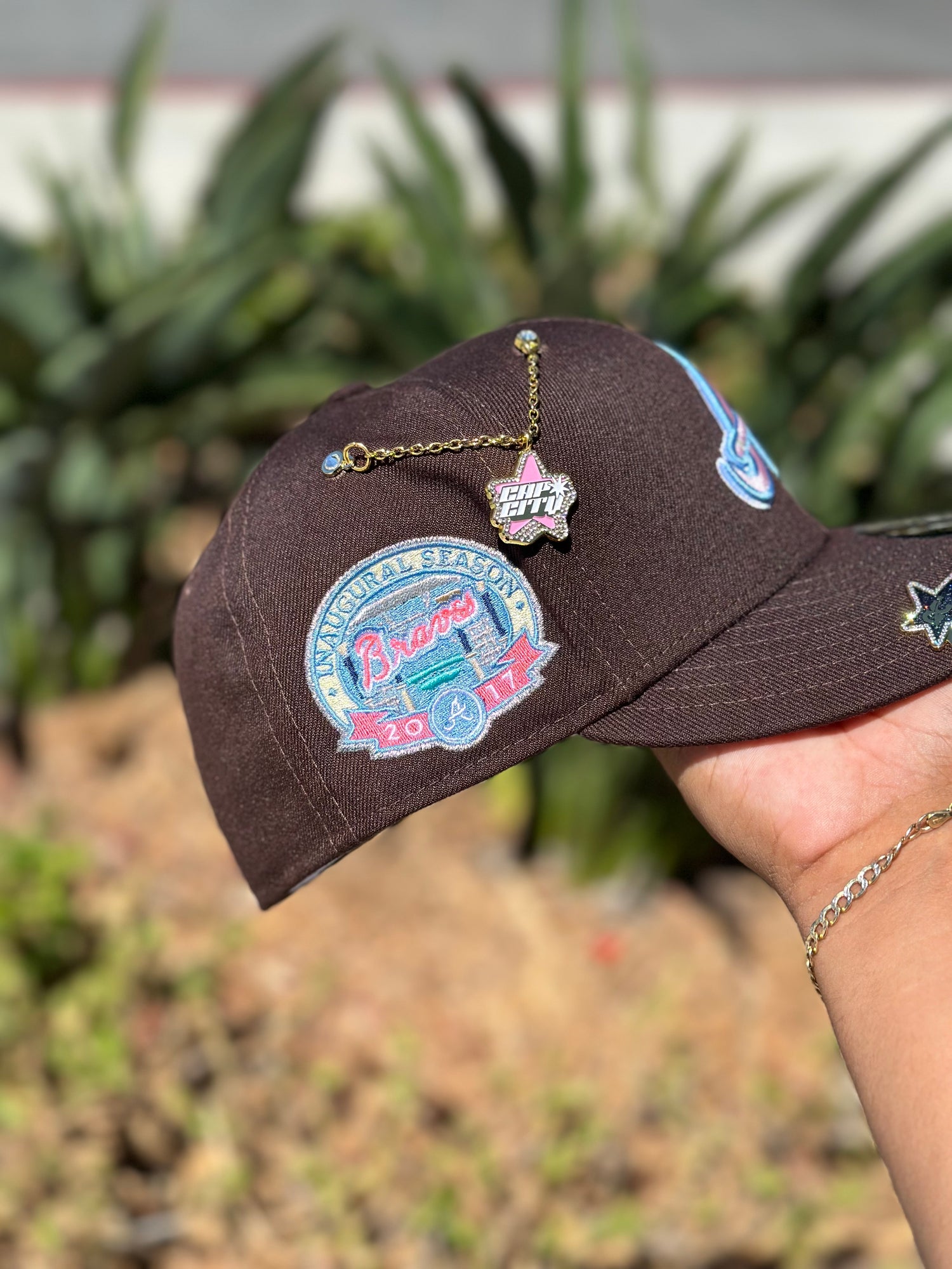 NEW ERA 59FIFTY DARK BROWN ATLANTA BRAVES W/ 2017 INAUGURAL SEASON SIDE PATCH
