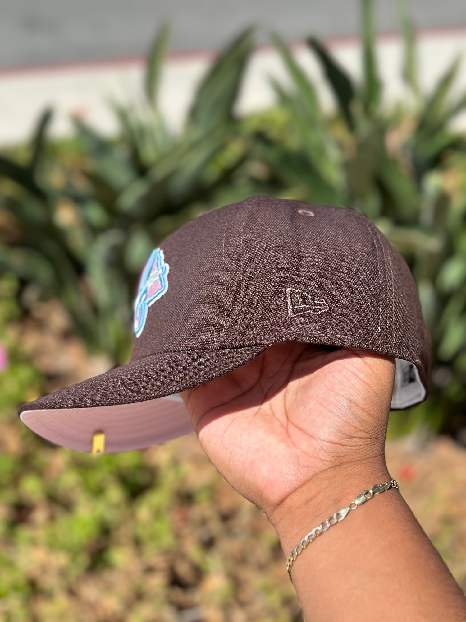 NEW ERA 59FIFTY DARK BROWN ATLANTA BRAVES W/ 2017 INAUGURAL SEASON SIDE PATCH
