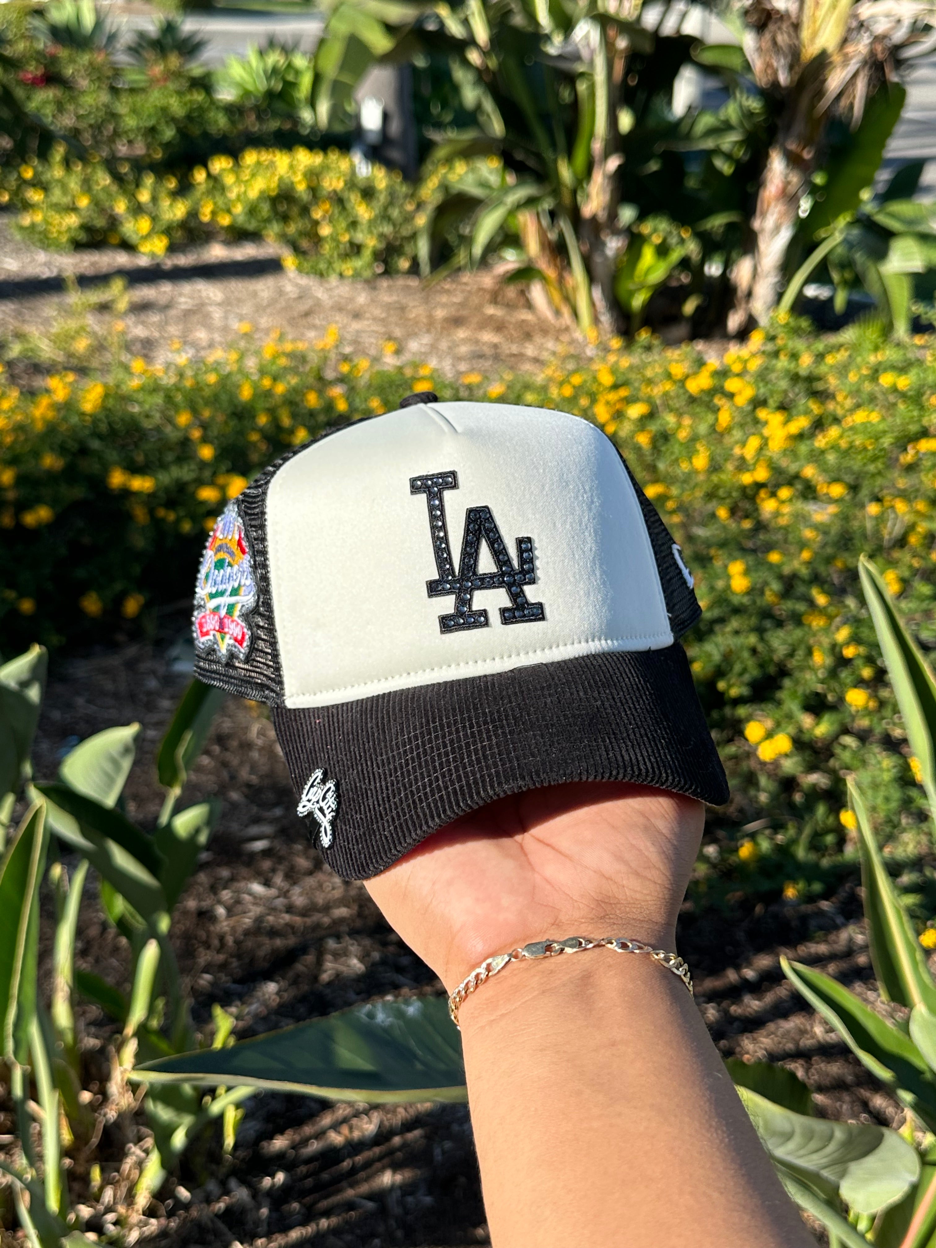 NEW ERA EXCLUSIVE 9FORTY A-FRAME WHITE/BLACK CORDUROY LOS ANGELES DODGERS ADJUSTABLE