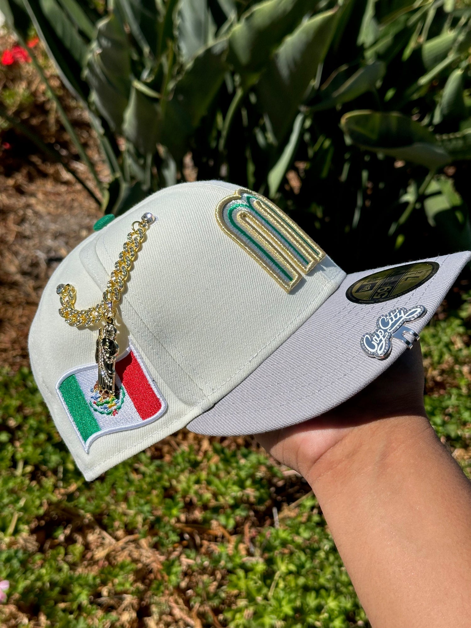 NEW ERA EXCLUSIVE 59FIFTY CHROME WHITE/GREY MEXICO W/ MEXICO FLAG SIDE PATCH