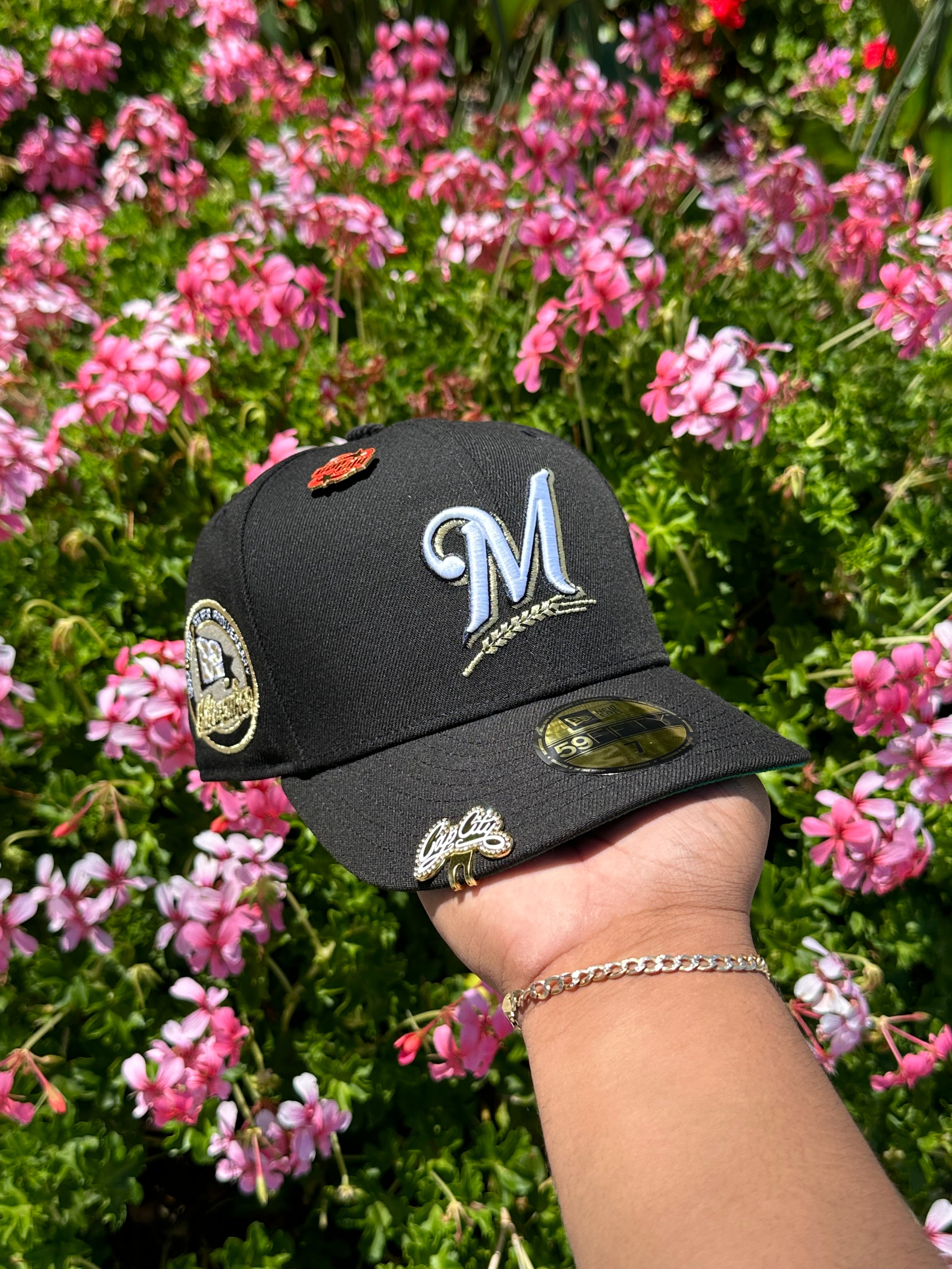 NEW ERA EXCLUSIVE 59FIFTY BLACK MILWAUKEE BREWERS W/ SILVER ANNIVERSARY PATCH