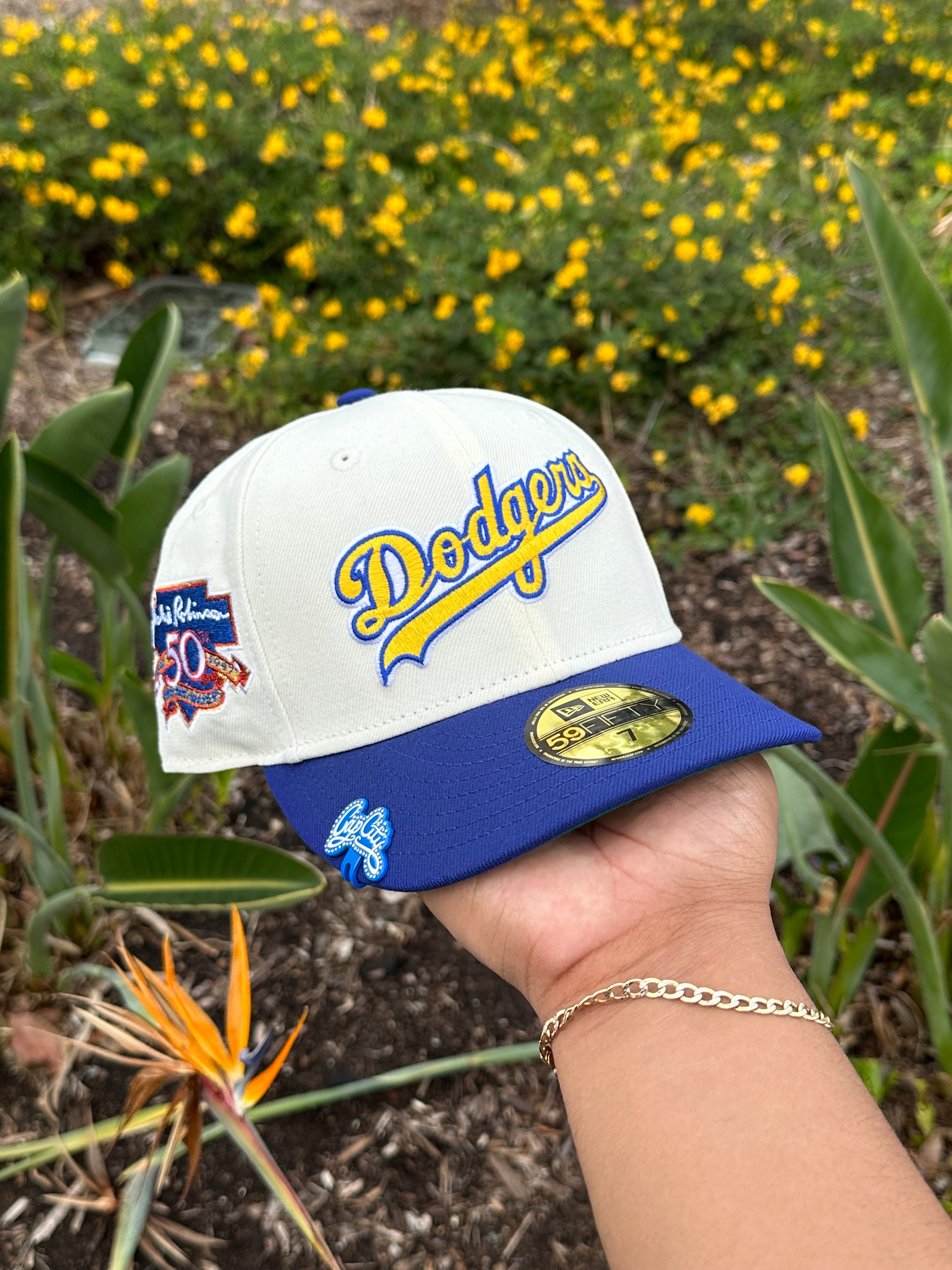 EXCLUSIVO DE NEW ERA 59FIFTY CHROME BLANCO/AZUL GUIÓN DE LOS DODGERS DE LOS ÁNGELES CON PARCHE LATERAL DEL 50 ANIVERSARIO 