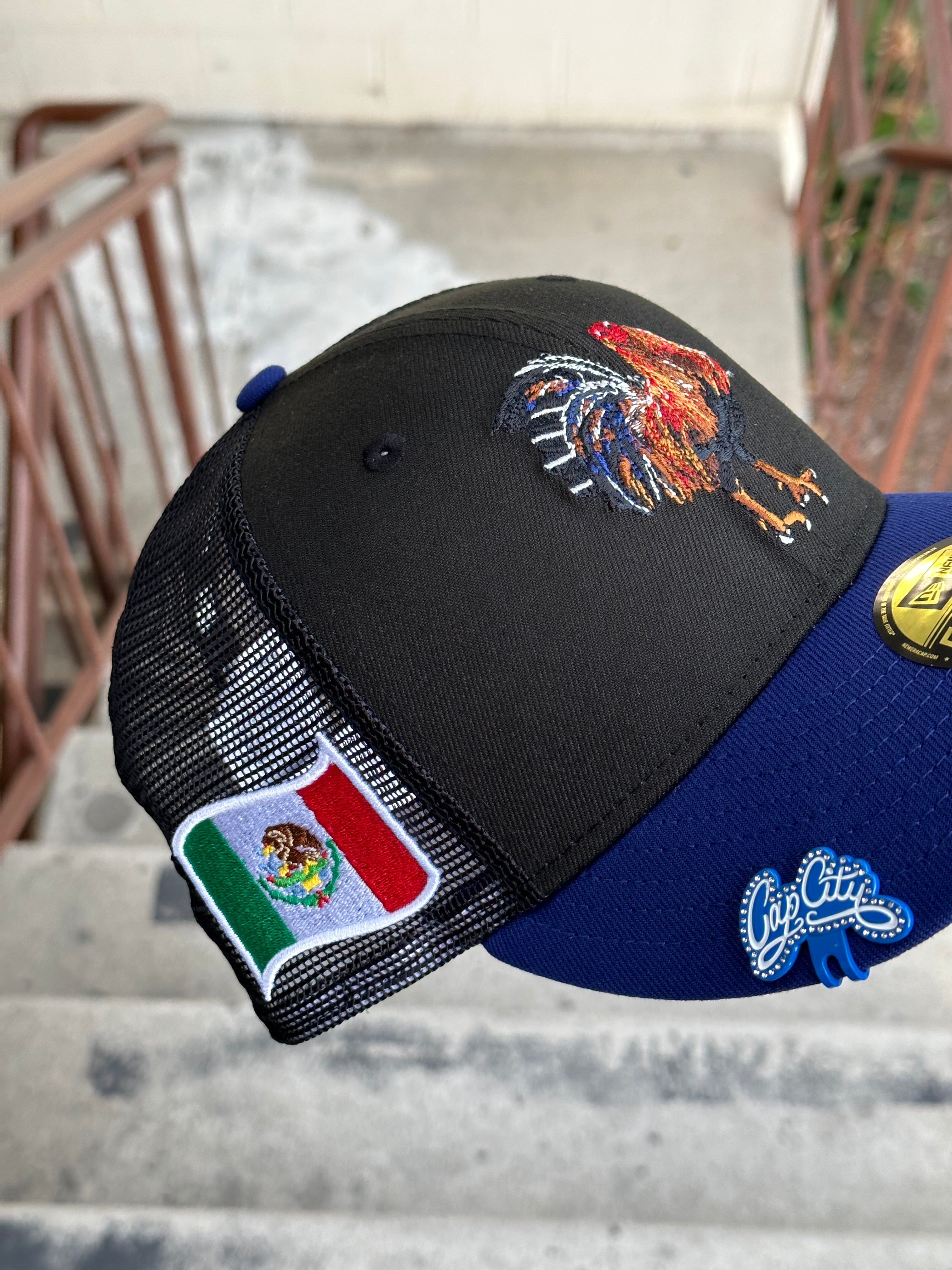 NEW ERA EXCLUSIVE 59FIFTY NEGRO/AZUL MALLA DE MÉXICO "EL GALLO" CON PARCHE DE LA BANDERA DE MÉXICO 