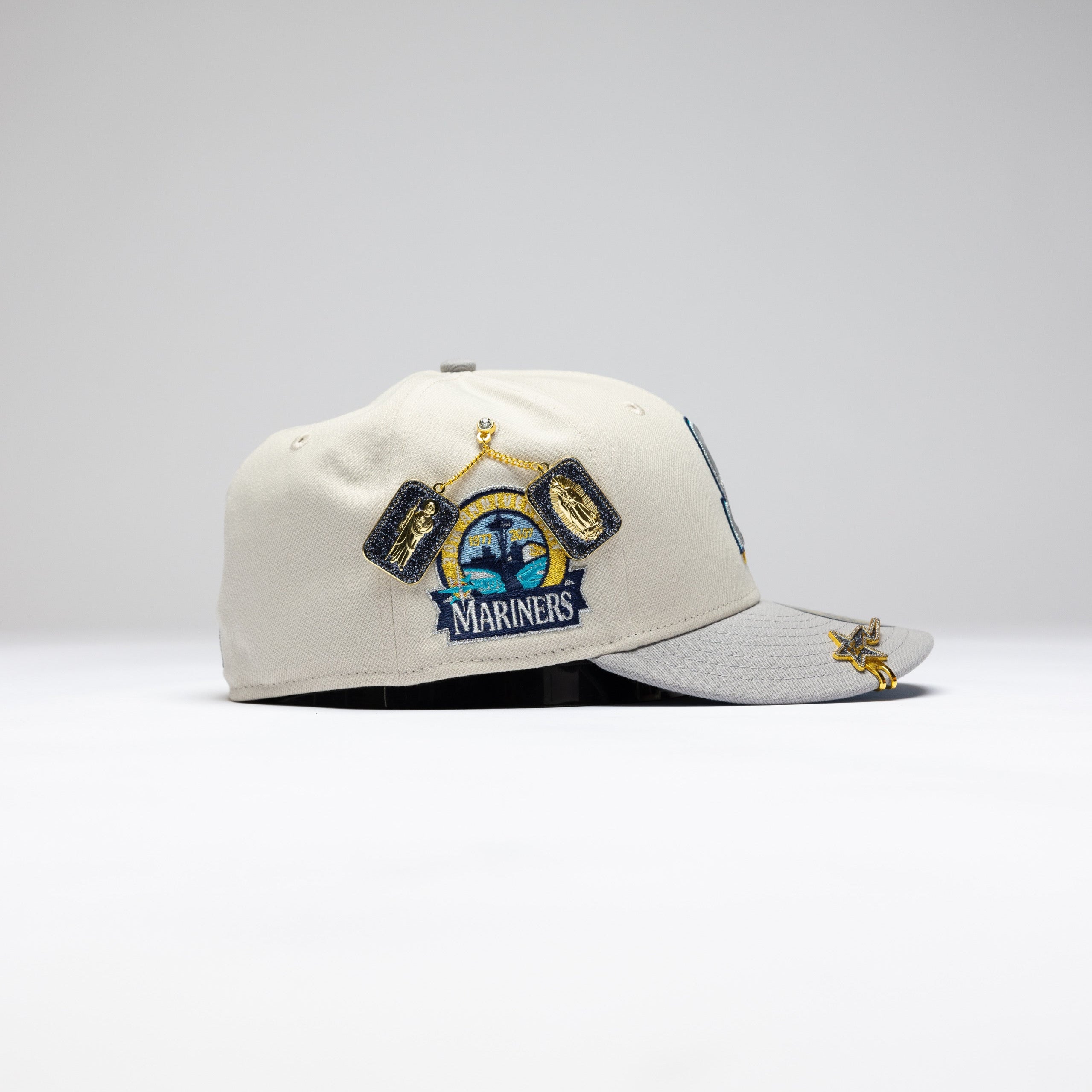NEW ERA EXCLUSIVE 59FIFTY CHROME/GREY SEATTLE MARINERS W/ 30TH ANNIVERSARY SIDE PATCH
