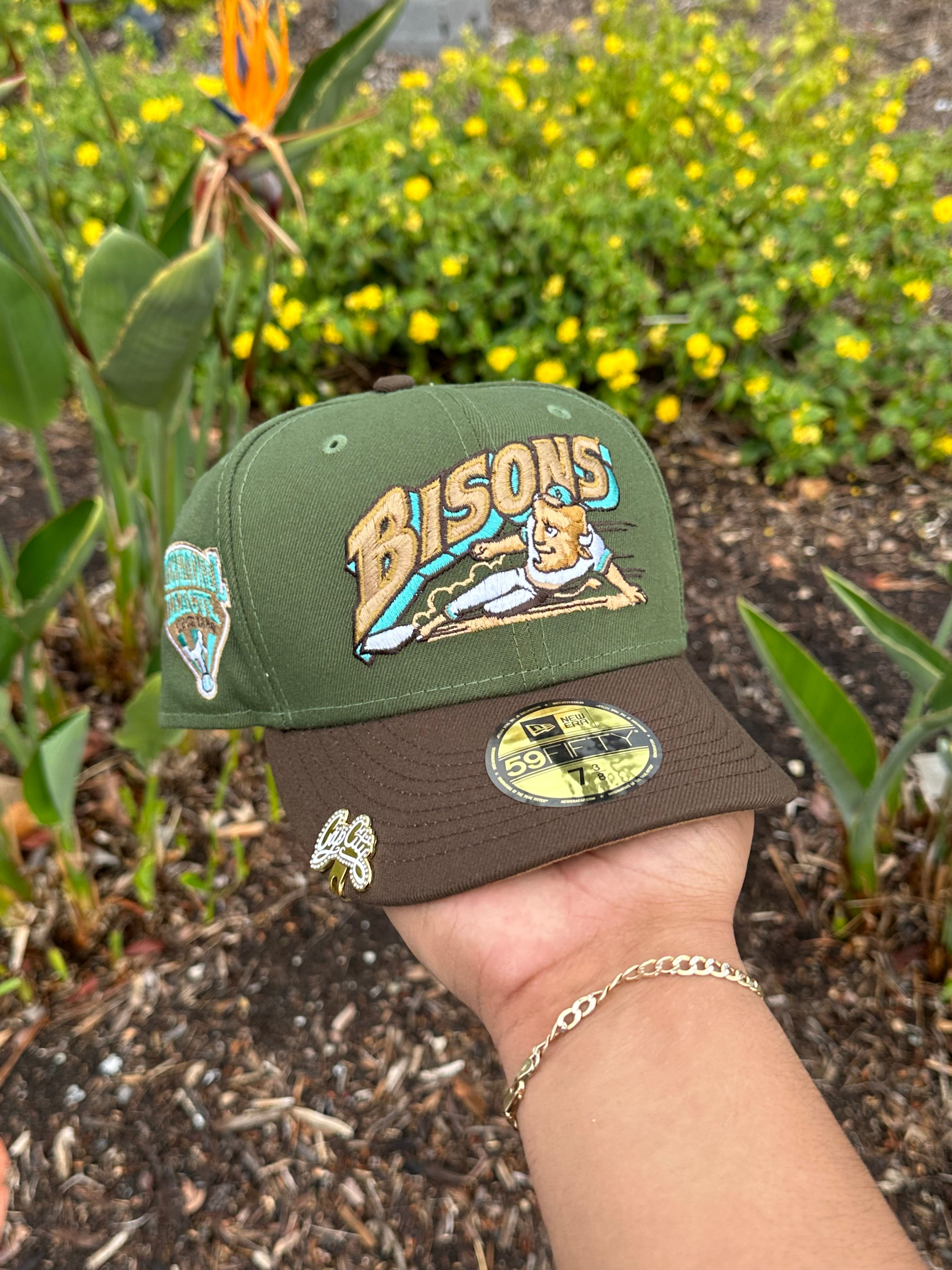 EXCLUSIVO DE NEW ERA 59FIFTY BISONES DE BÚFALO VERDE ESMERALDA/NOGAL CON PARCHE LATERAL DE LA LIGA INTERNACIONAL