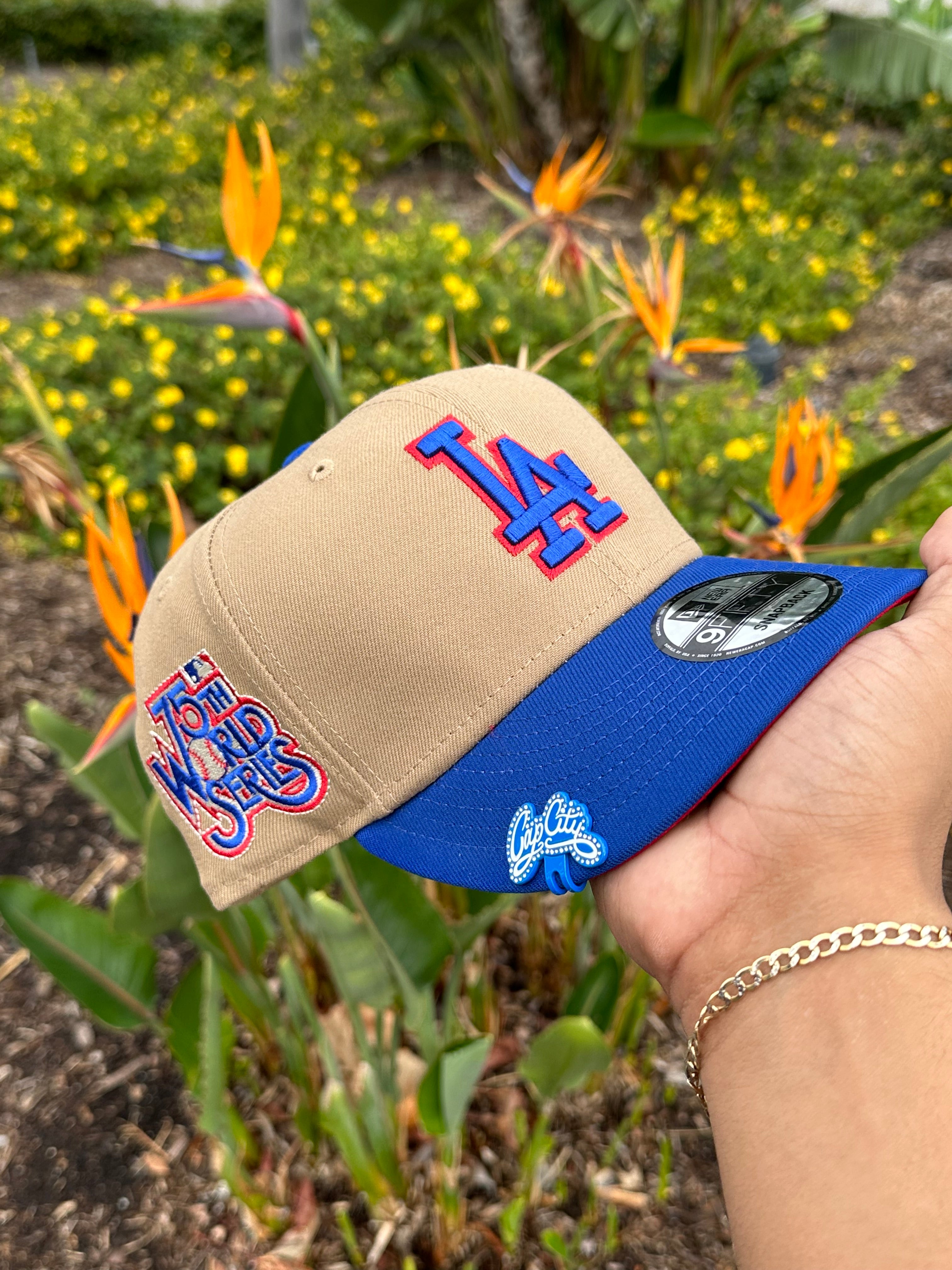 NEW ERA EXCLUSIVE 9FIFTY KHAKI/BLUE LOS ANGELES DODGERS SNAPBACK W/ 75TH WORLD SERIES SIDE PATCH