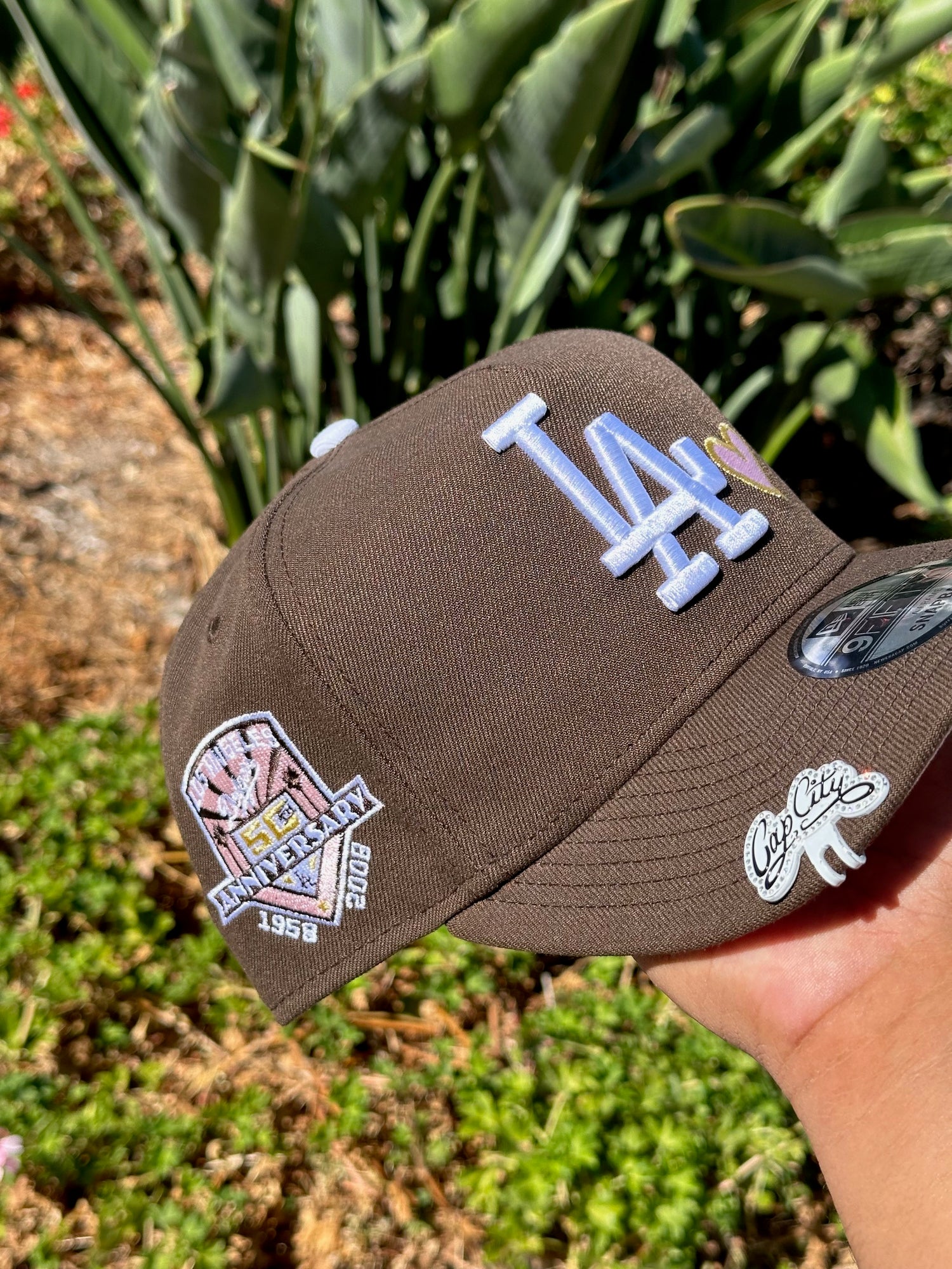 NEW ERA EXCLUSIVE 9FIFTY A-FRAME WALNUT LOS ANGELES DODGERS W/ PINK HEART + 50TH ANNIVERSARY SIDE PATCH