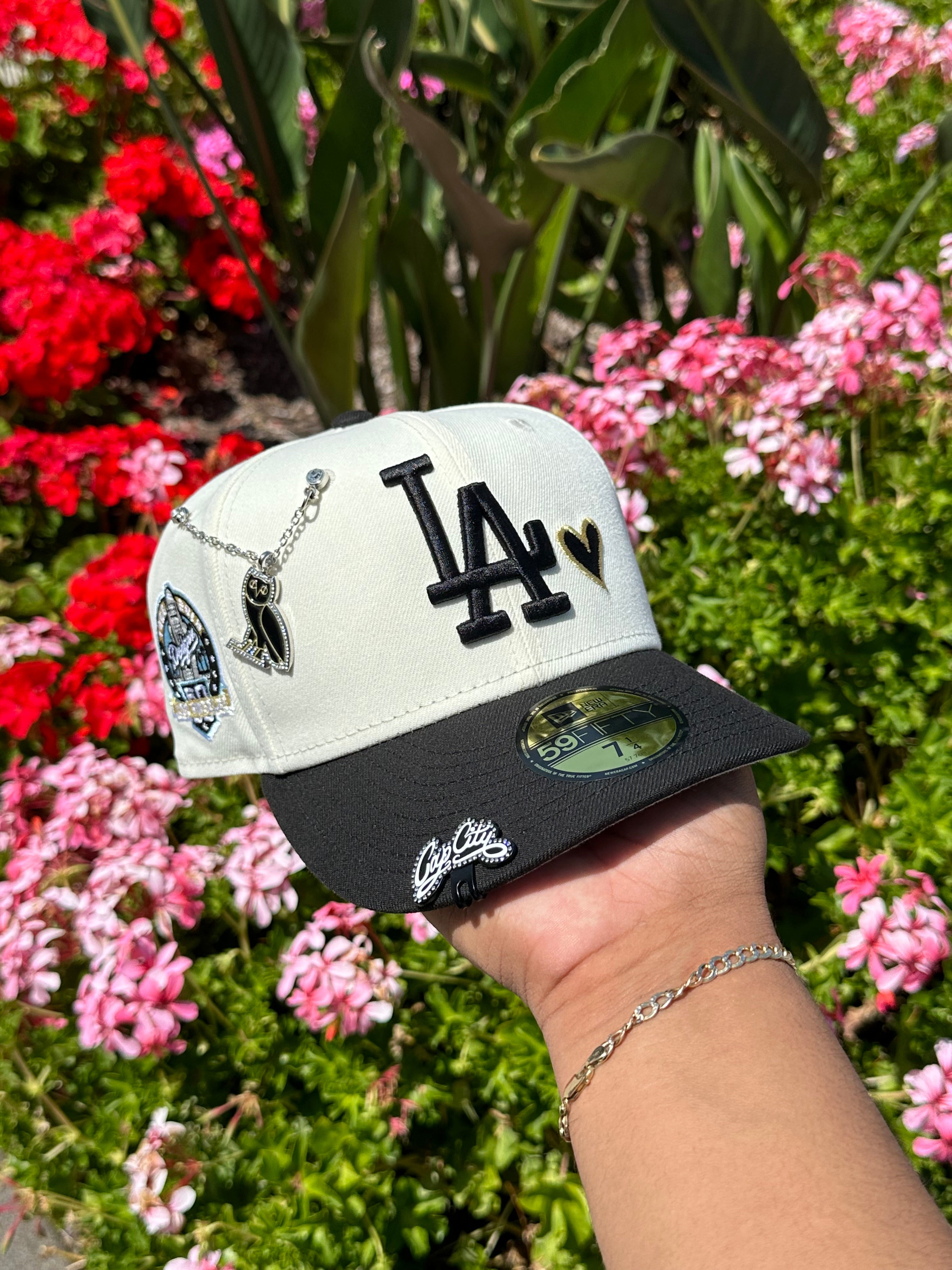 NEW ERA EXCLUSIVE 59FIFTY CHROME WHITE/BLACK LOS ANGELES DODGERS W/ HEART + 60TH ANNIVERSARY SIDE PATCH
