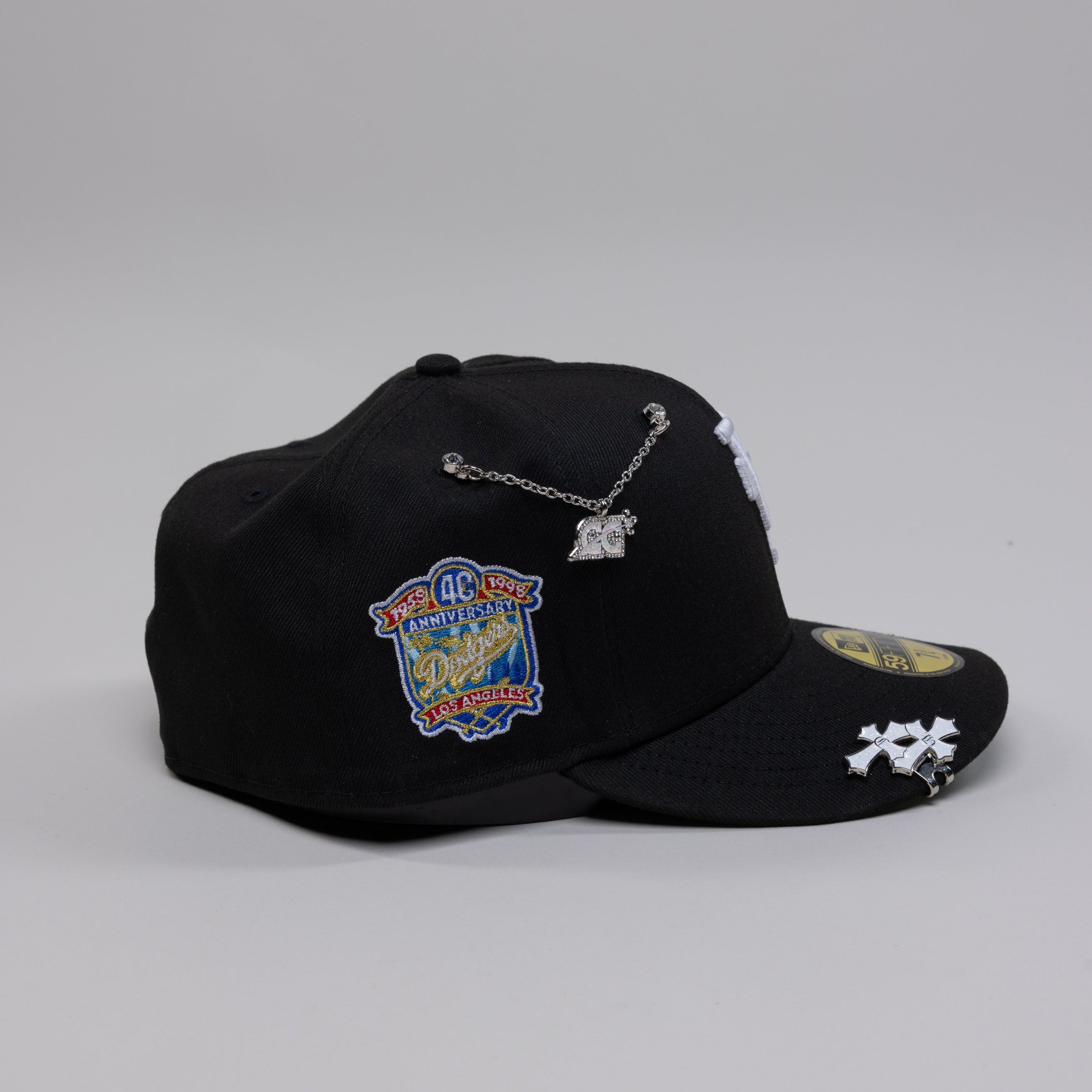 EXCLUSIVO DE NEW ERA 59FIFTY NEGRO SATINADO/BURDEOS AL REVÉS LOS DODGERS DE LOS ÁNGELES CON PARCHE DEL 40 ANIVERSARIO 