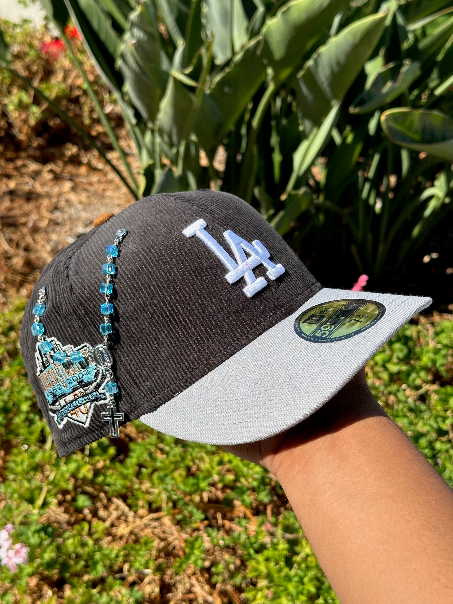 EXCLUSIVO DE NEW ERA 59FIFTY CORDUROY/GREY LOS ANGELES DODGERS CON PARCHE DEL 40 ANIVERSARIO (ICY BLUE UV) MUY LIMITADO *BLIP NO INCLUIDO