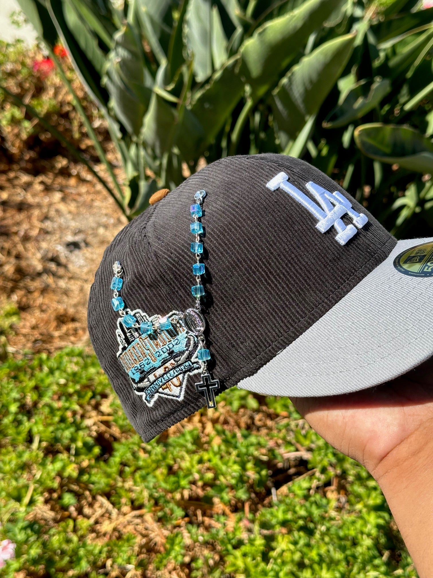 EXCLUSIVO DE NEW ERA 59FIFTY CORDUROY/GREY LOS ANGELES DODGERS CON PARCHE DEL 40 ANIVERSARIO (ICY BLUE UV) MUY LIMITADO *BLIP NO INCLUIDO