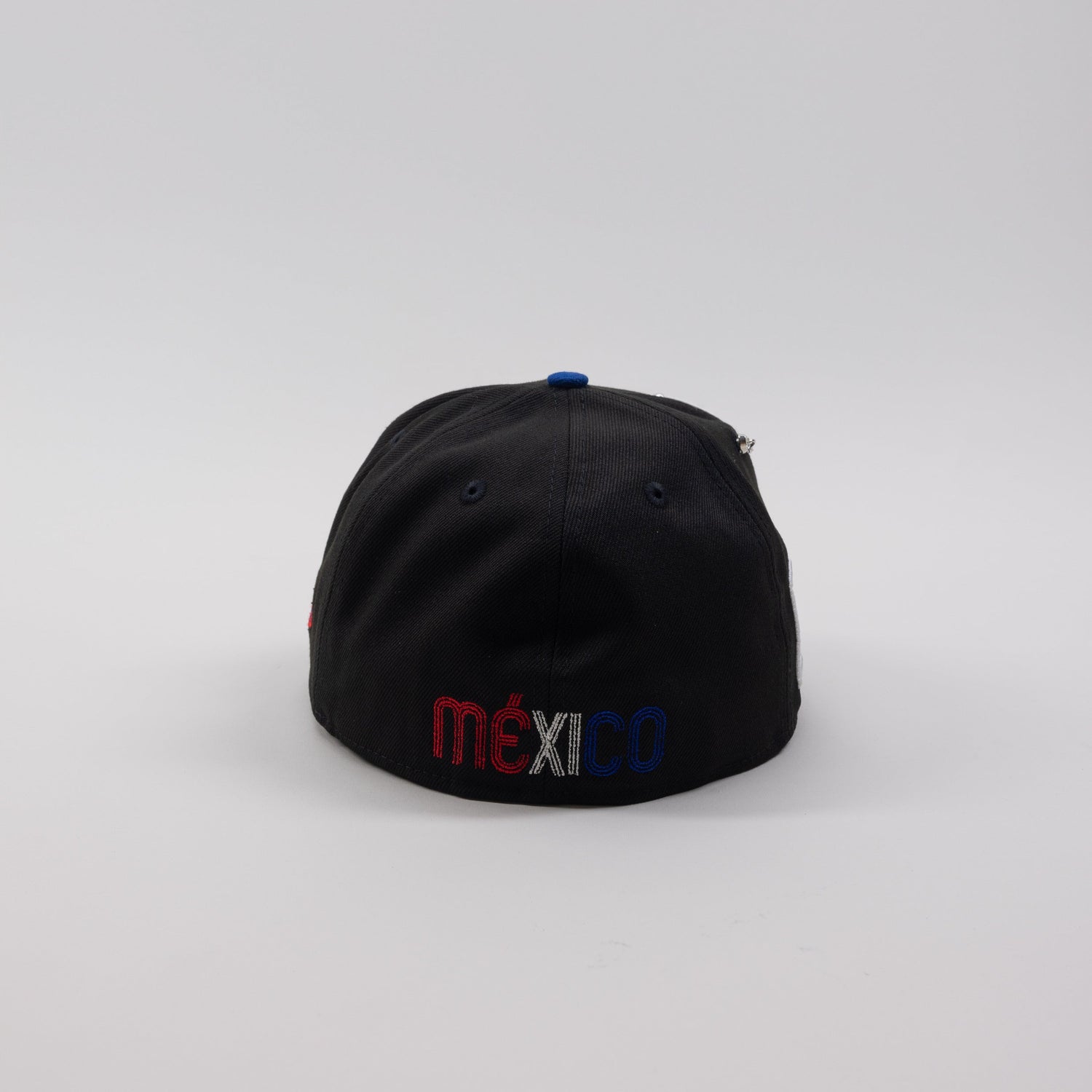 NEW ERA EXCLUSIVE 59FIFTY BLACK MEXICO W/ MEXICO FLAG SIDE PATCH