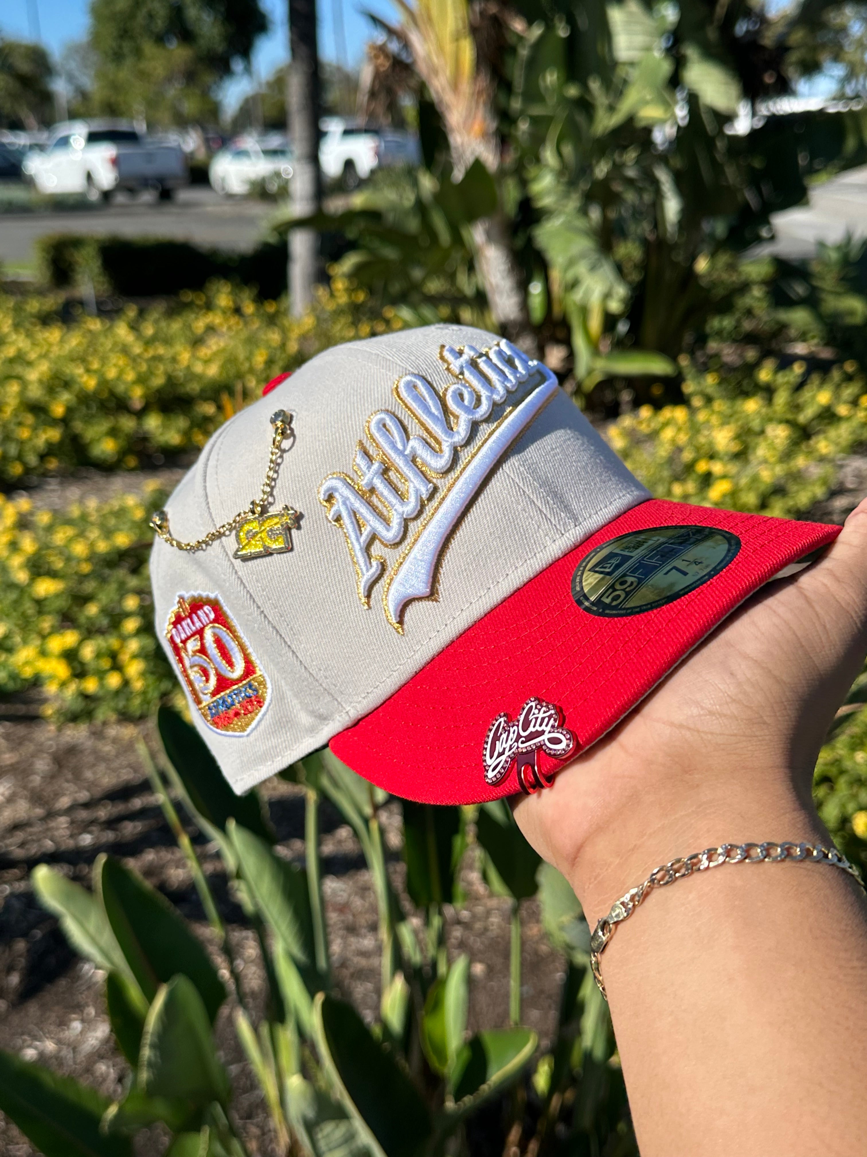 NEW ERA EXCLUSIVE 59FIFTY CHROME WHITE/RED OAKLAND ATHLETICS SCRIPT W/ 50TH ANNIVERSARY PATCH