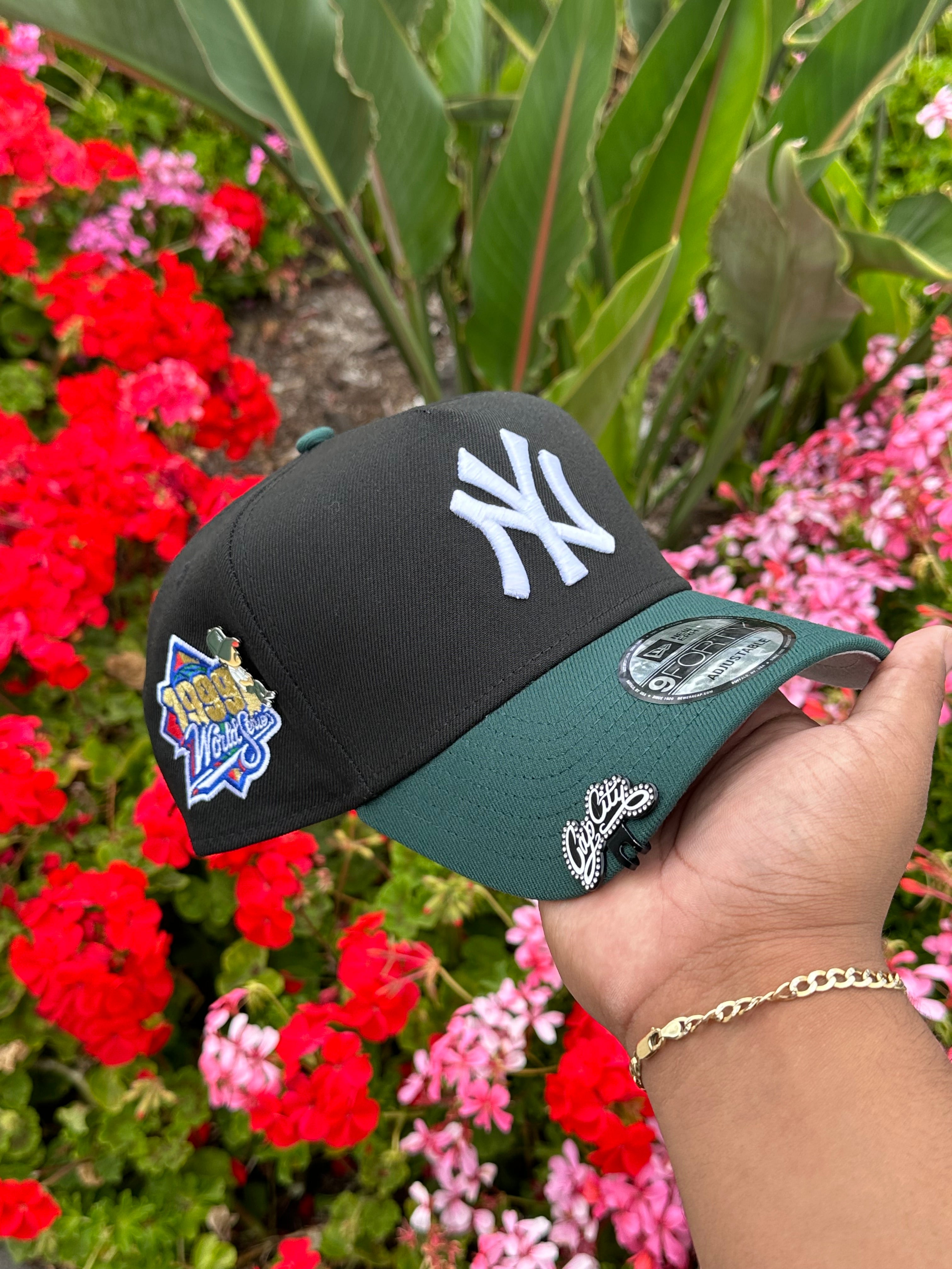 NEW ERA EXCLUSIVE 9FORTY A-FRAME BLACK/GREEN NEW YORK YANKEES W/ 1999 WORLD SERIES SIDE PATCH