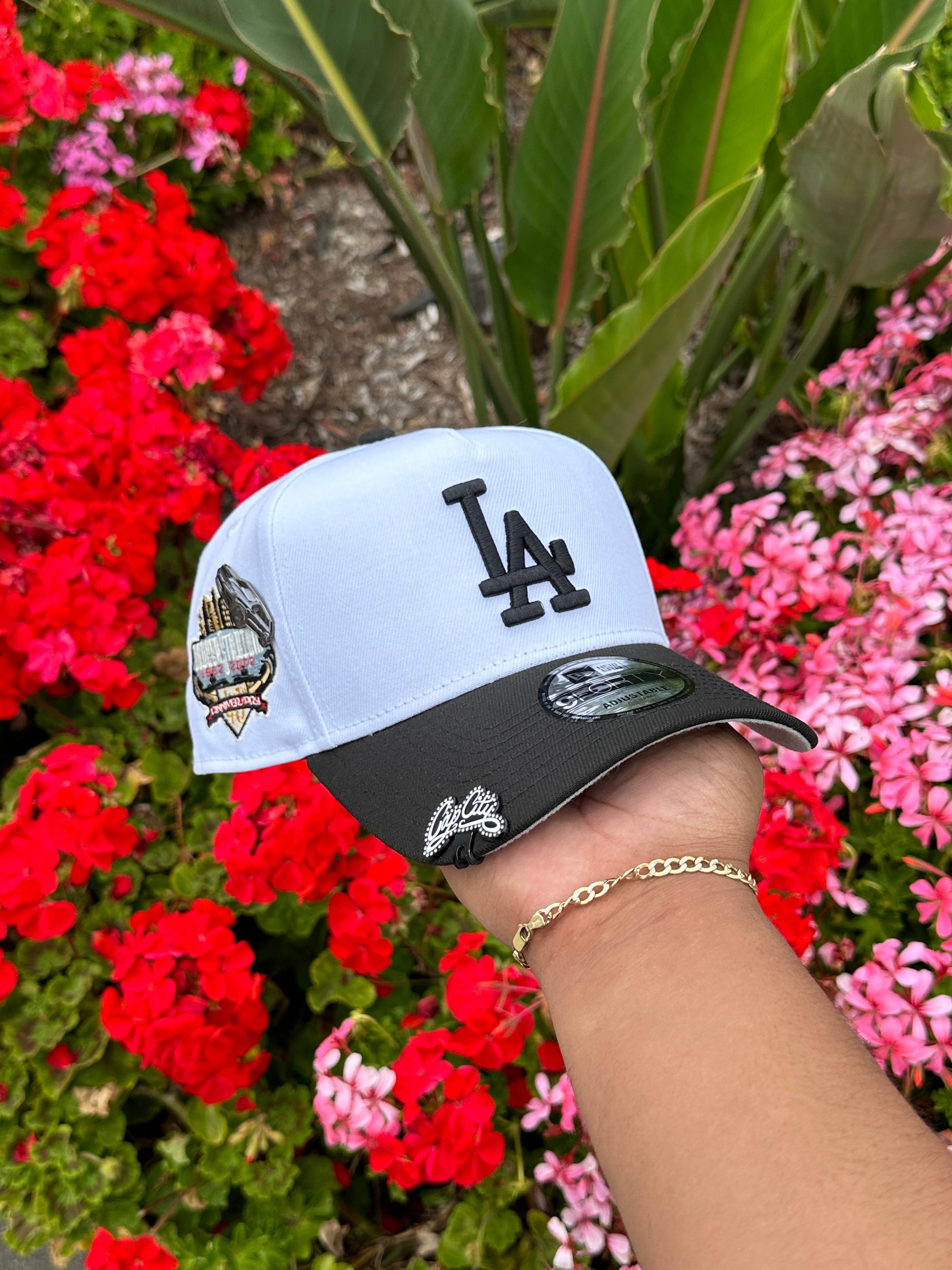 NEW ERA EXCLUSIVE 9FORTY A-FRAME WHITE/BLACK LOS ANGELES DODGERS W/ 40TH ANNIVERSARY SIDE PATCH