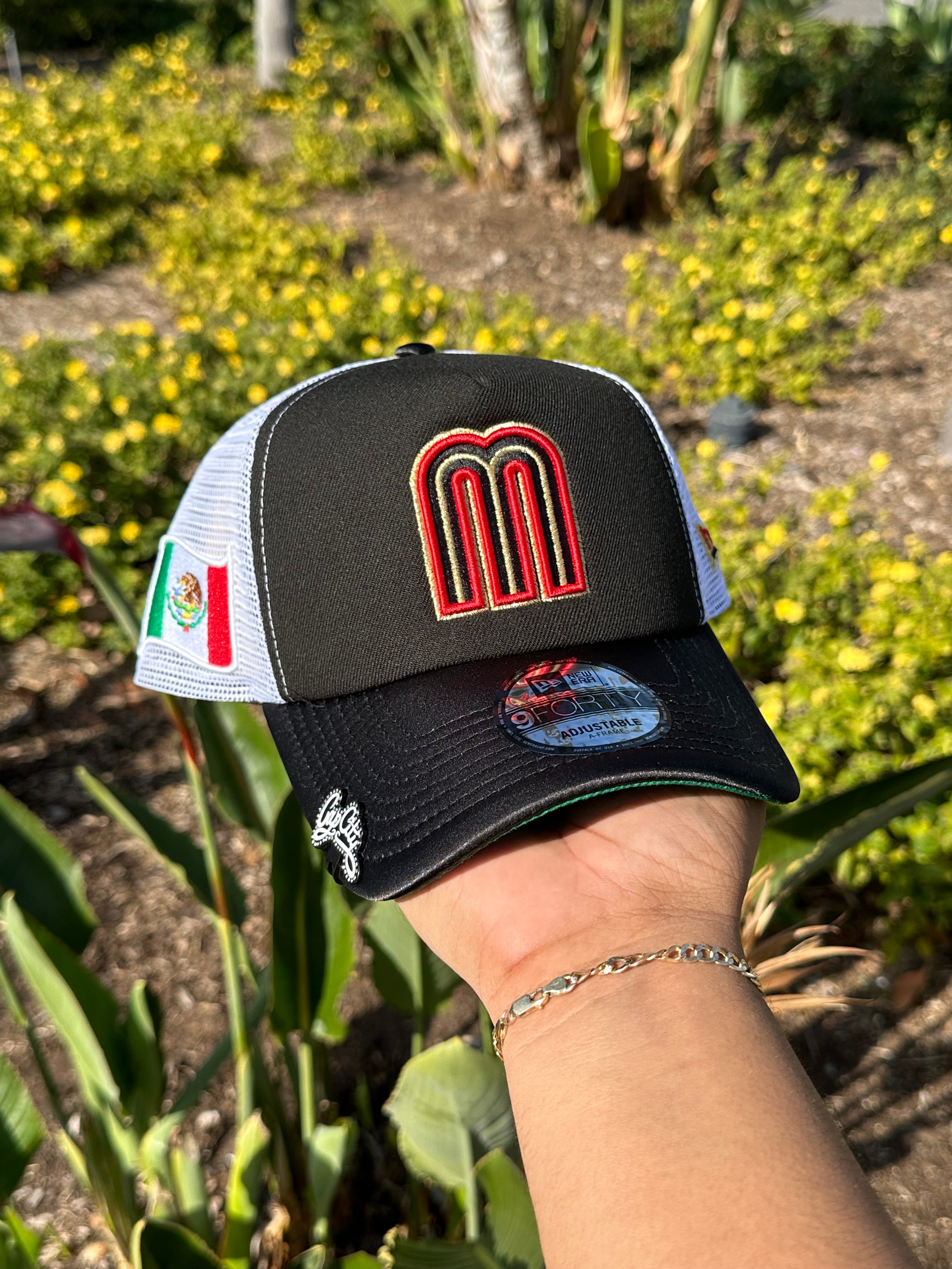 NEW ERA EXCLUSIVE 9FORTY BLACK/SATIN MEXICO A-FRAME MESHBACK ADJUSTABLE W/ MEXICO FLAG SIDE PATCH