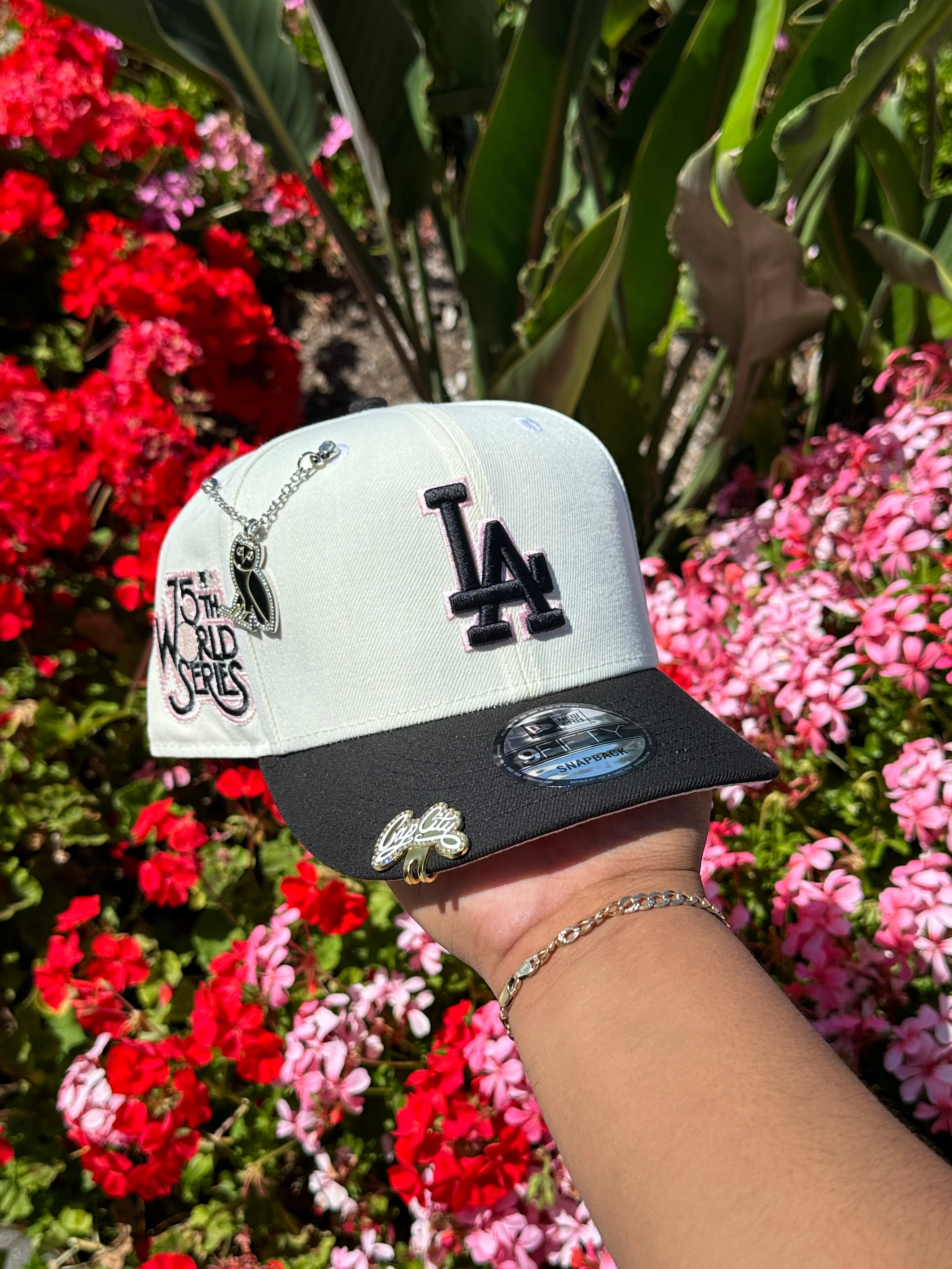 NEW ERA EXCLUSIVE 9FIFTY CHROME WHITE/BLACK LOS ANGELES DODGERS SNAPBACK W/ 75TH WORLD SERIES PATCH