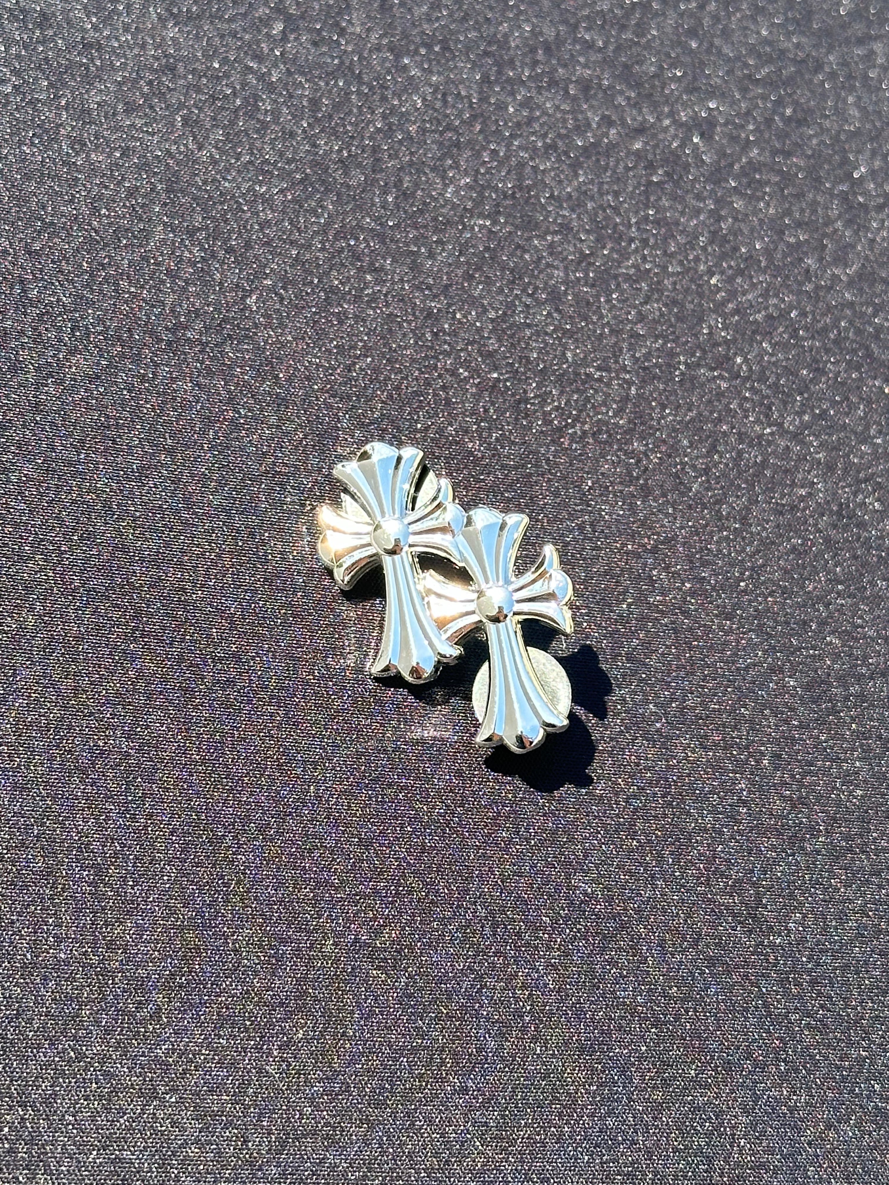 *NEW CHROME TWIN"CRUCIFIX" EXCLUSIVE PIN VERY LIMITED