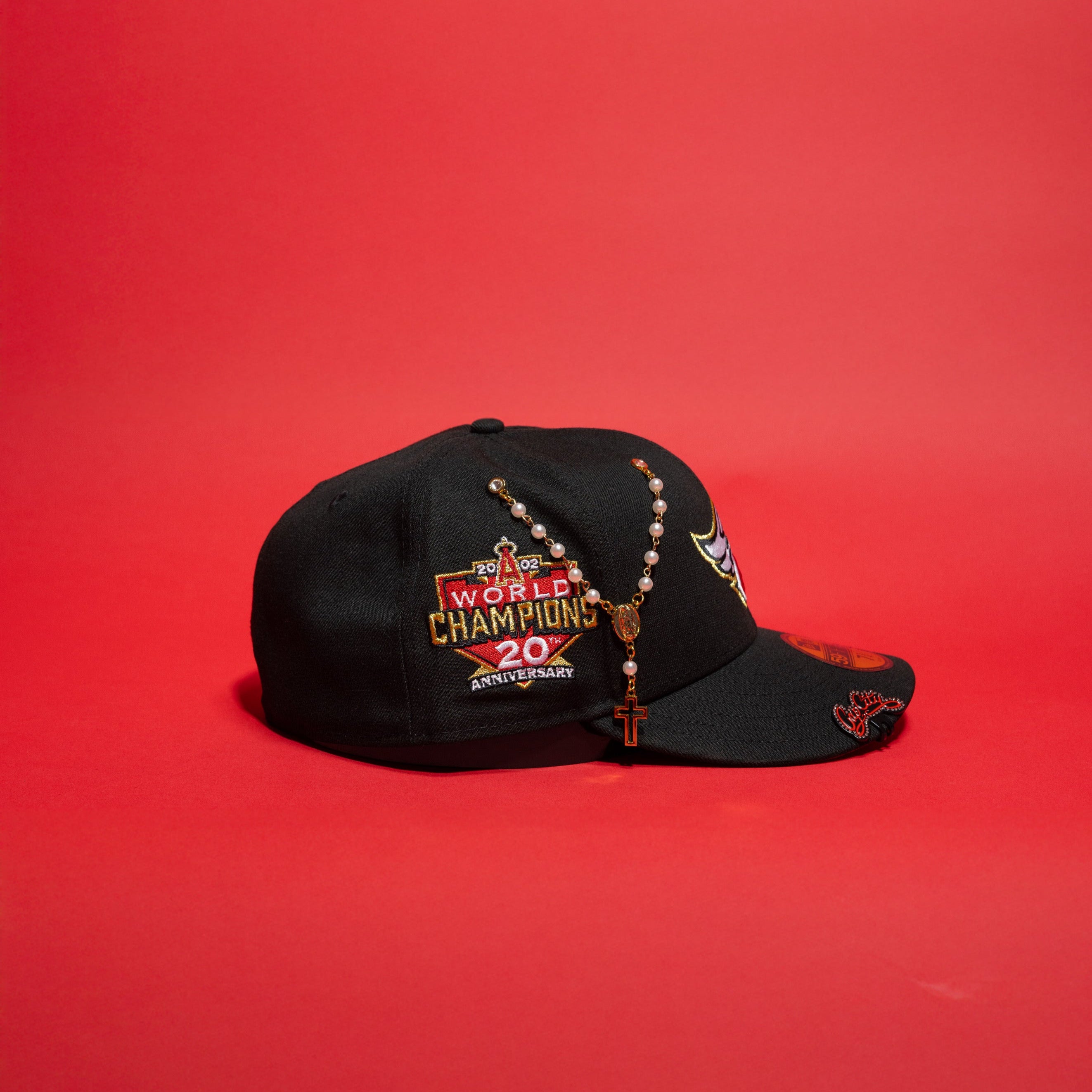 NEW ERA 59FIFTY BLACK ANAHEIM ANGELS W/ 2002 WORLD CHAMPIONS SIDE PATCH