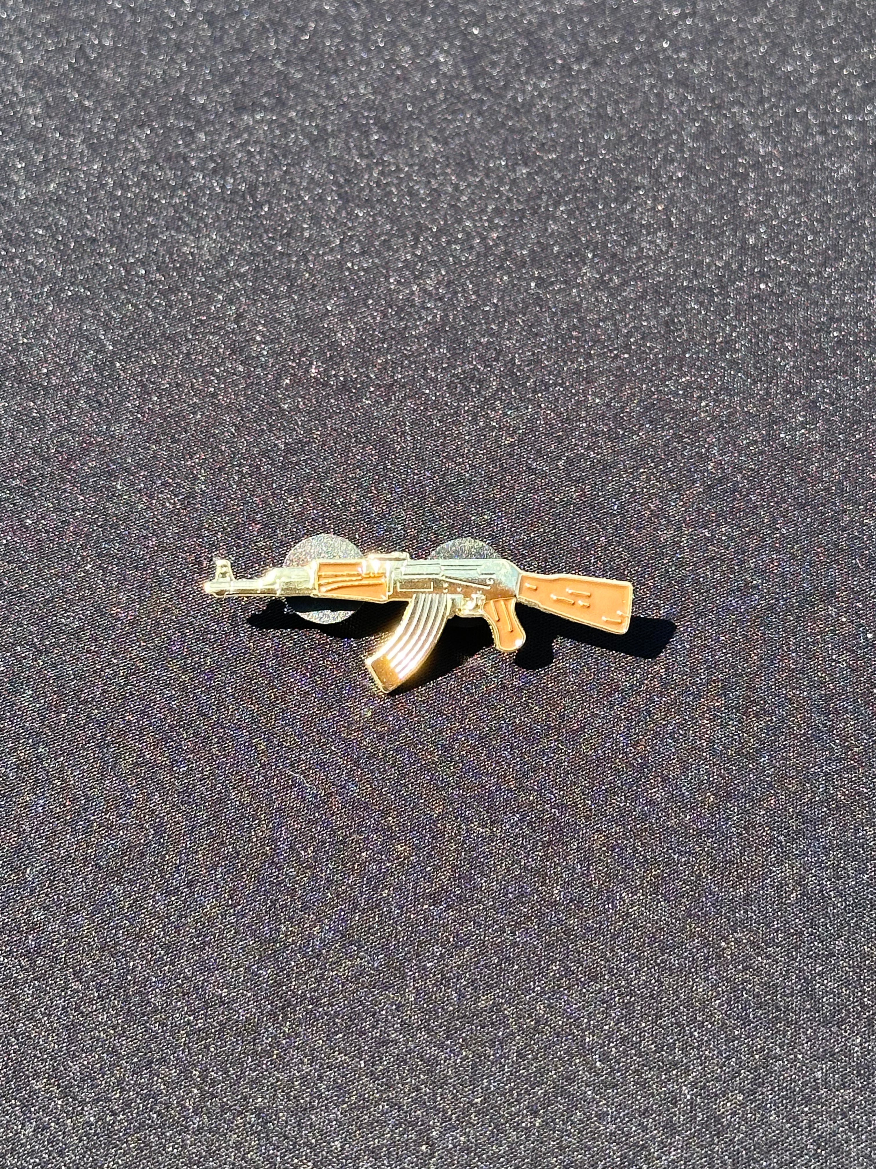 *NEW GOLD "AK-47" EXCLUSIVE PIN VERY LIMITED