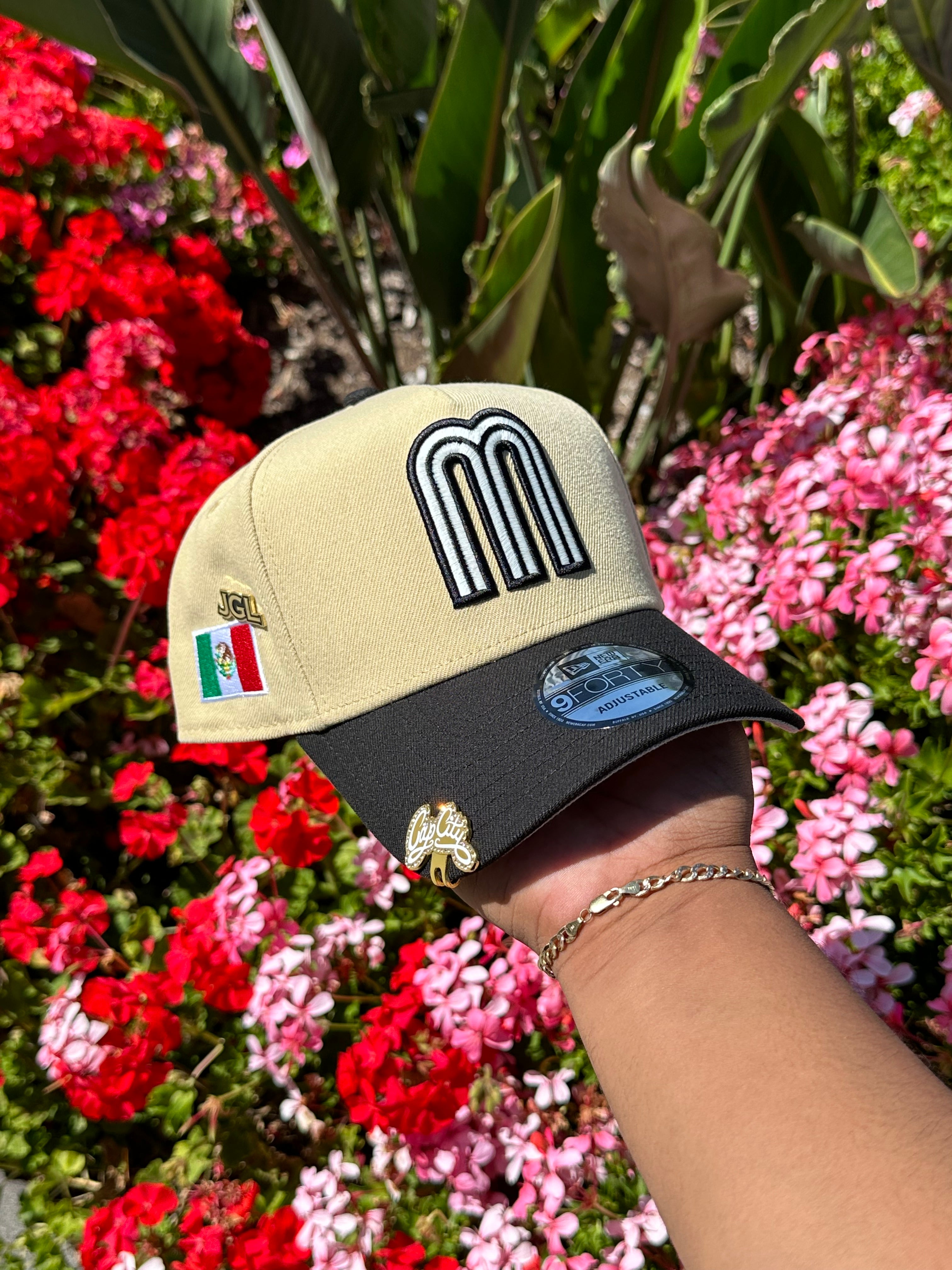 NEW ERA EXCLUSIVE 9FORTY VEGAS GOLD/BLACK MEXICO A-FRAME ADJUSTABLE W/ MEXICO FLAG SIDE PATCH