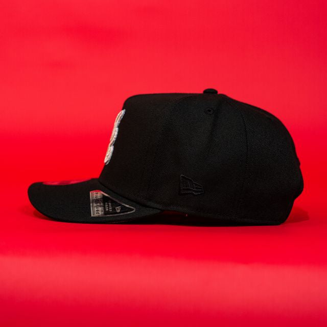 NEW ERA EXCLUSIVE 9FIFTY A-FRAME BLACK ATLANTA BRAVES SNAPBACK W/ 40TH ANNIVERSARY SIDE PATCH
