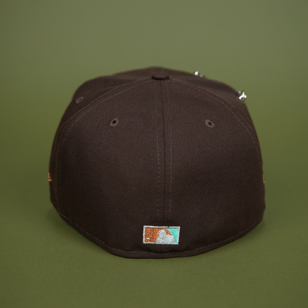 NEW ERA EXCLUSIVE 59FIFTY DARK BROWN NEW YORK YANKEES W/ 1999 WORLD SERIES SIDE PATCH