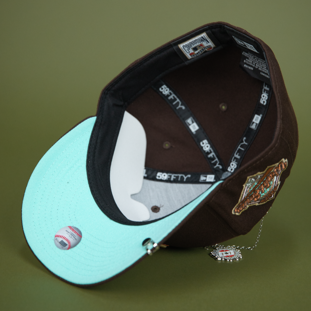 NEW ERA EXCLUSIVE 59FIFTY DARK BROWN NEW YORK YANKEES W/ 1999 WORLD SERIES SIDE PATCH