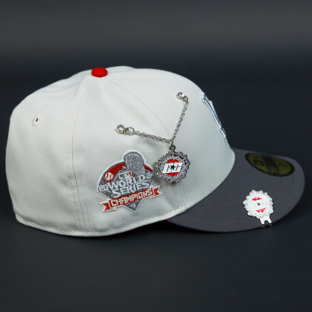 NEW ERA EXCLUSIVE 59FIFTY SMOKE GREY LOS ANGELES DODGERS W/ 2024 WORLD SEREIS CHAMPIONS SIDE PATCH