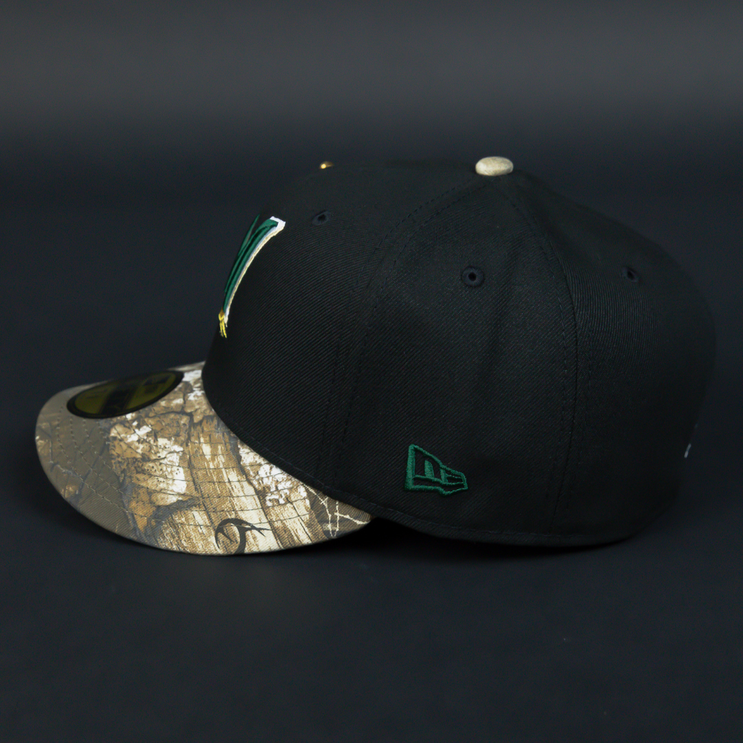 NEW ERA EXCLUSIVE 59FIFTY BLACK/ REALTREE MILWAUKEE BREWERS W/ HOME OF THE HEROS SIDE PATCH