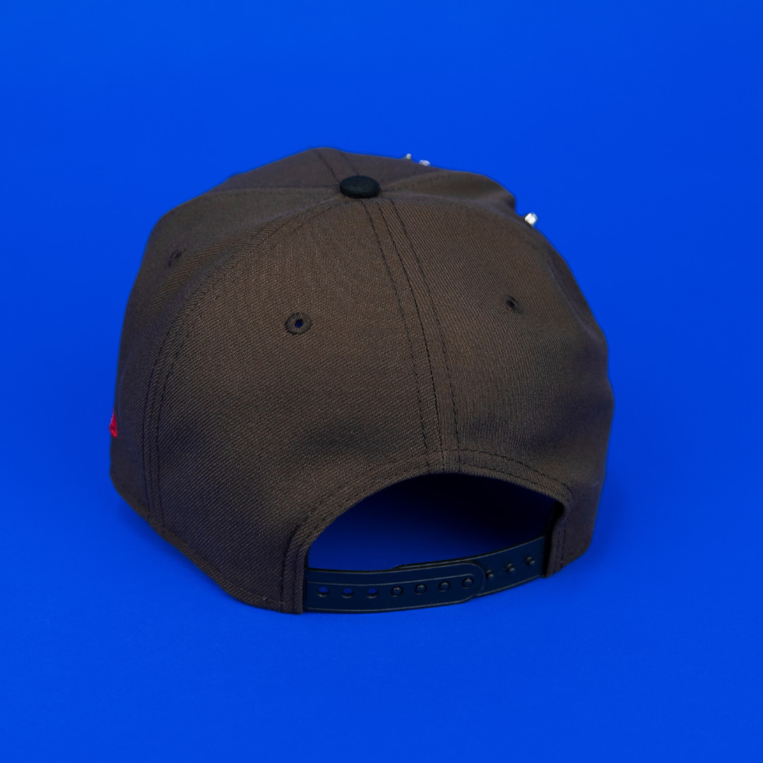 NEW ERA EXCLUSIVE 9FIFTY BROWN/ BLACK NEW YORK YANKEES "HEAVENLY CITY" SNAPBACK W/ 1999 WORLD SERIES SIDE PATCH *FREE BLIP INCLUDED