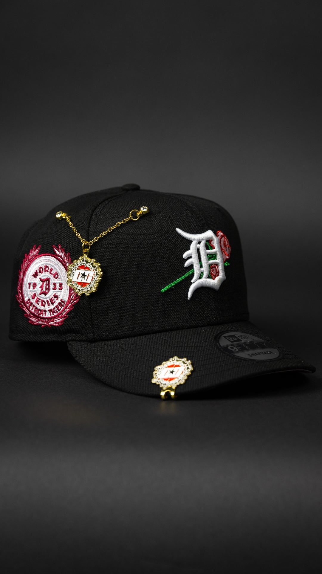 NEW ERA EXCLUSIVE 9FIFTY BLACK DETROIT TIGERS SNAPBACK W/ PINK ROSE + WORLD SERIES SIDE PATCH