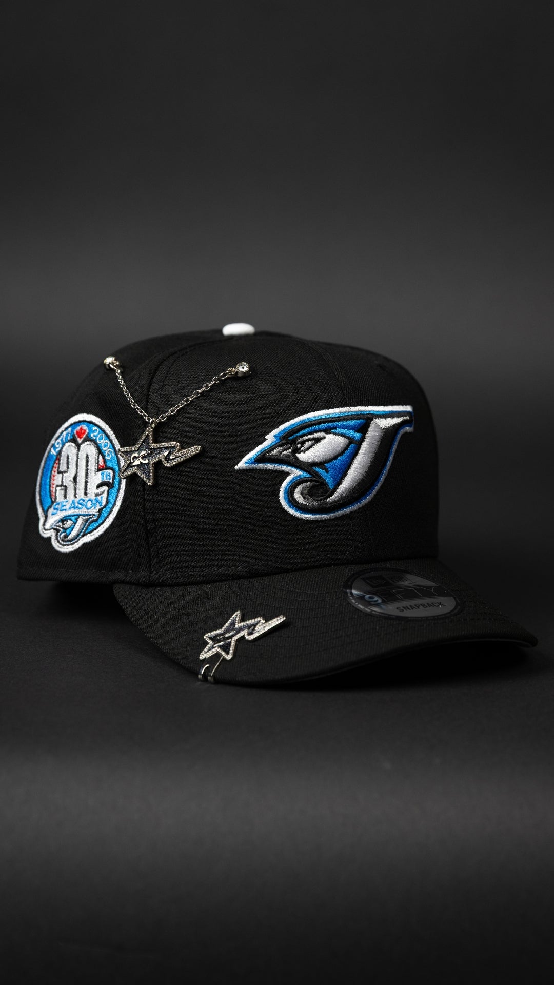 NEW ERA EXCLUSIVE 9FIFTY BLACK TORONTO BLUEJAYS SNAPBACK W/ 30TH SEASON SIDE PATCH