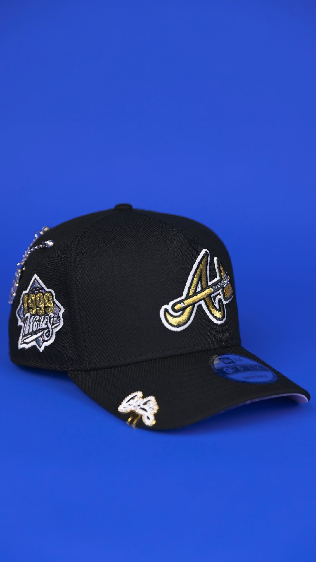 NEW ERA 9FIFTY A-FRAME BLACK ATLANTA BRAVES SNAPBACK W/ 1999 WORLD SERIES SIDE PATCH