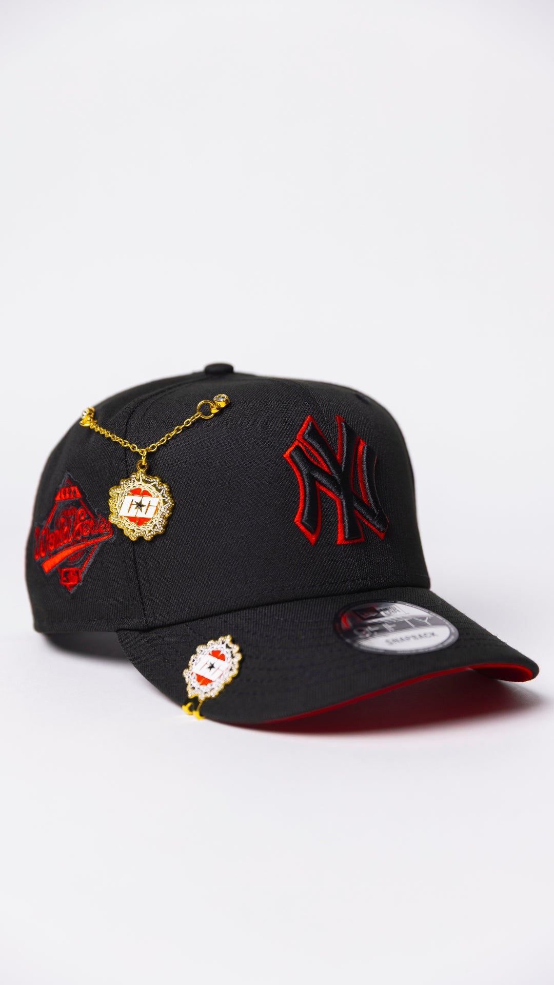 NEW ERA EXCLUSIVE 9FIFTY BLACKED OUT NEW YORK YANKEES SNAPBACK W/ 1996 WORLD SERIES SIDE PATCH