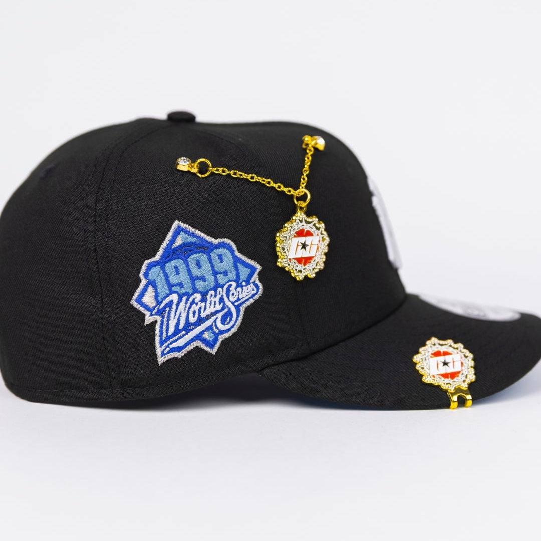 NEW ERA EXCLUSIVE 9FIFTY BLACK NEW YORK YANKEES SNAPBACK W/ SNOWFLAKES + 1999 WORLD SERIES SIDE PATCH