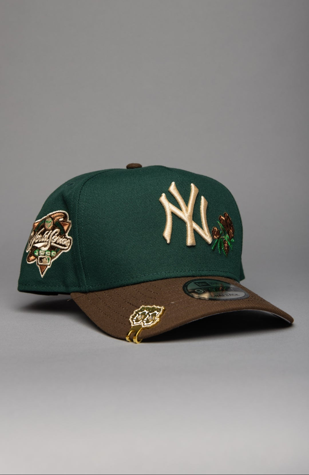 NEW ERA 9FIFTY A-FRAME FOREST GREEN/BROWN NEW YORK YANKEES W/ ROSES + 2000 WORLD SERIES SIDE PATCH